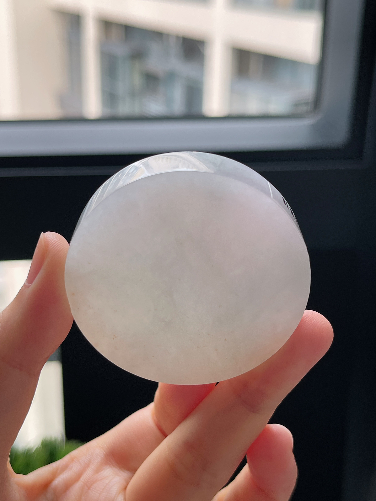 翡翠细糯种淡绿色镯心