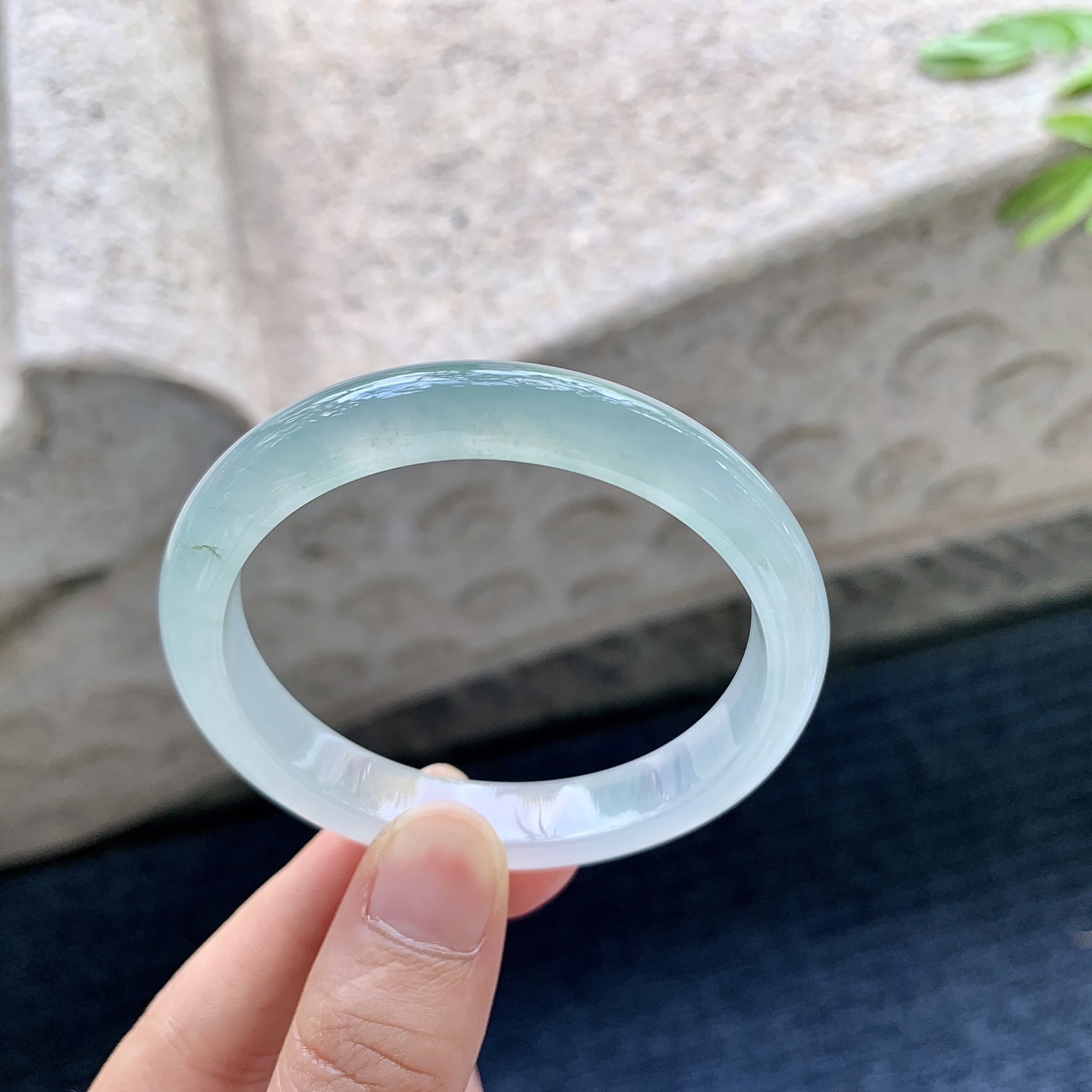 冰糯晴底，清透，水润，种老，细腻，有纹线