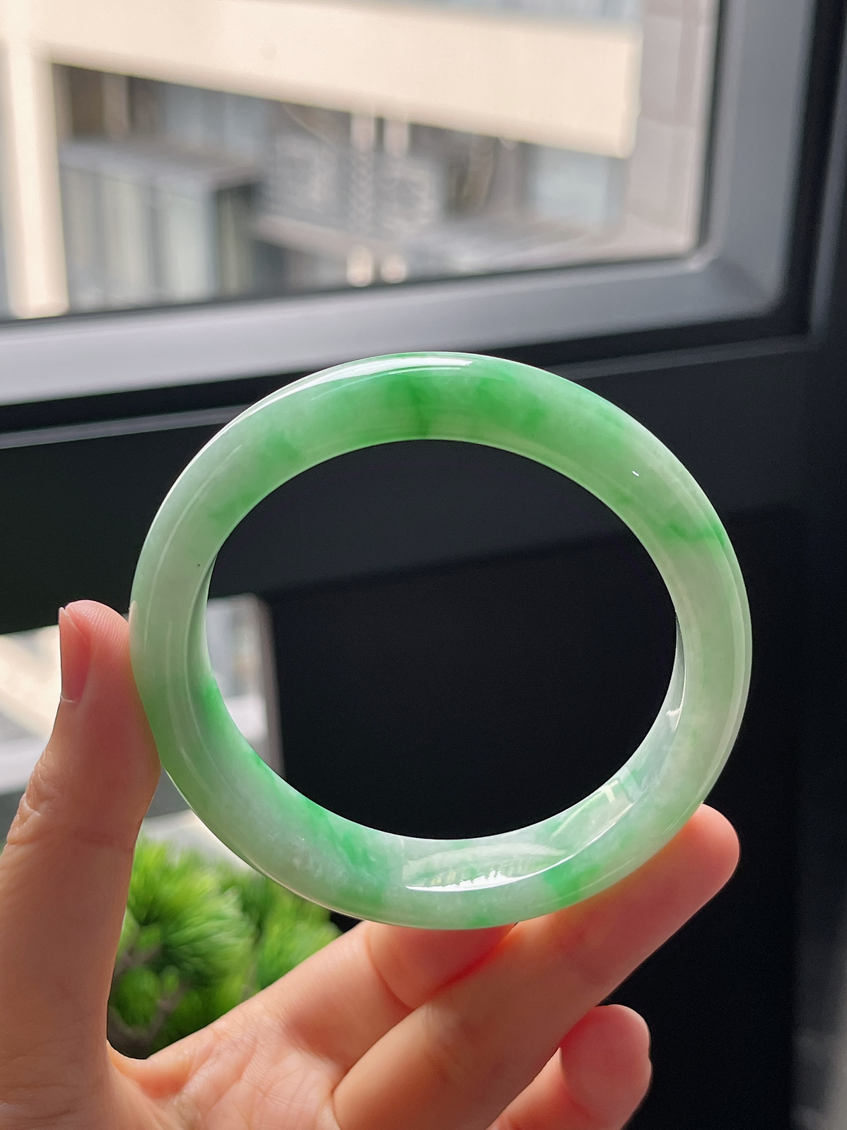 圈口56，冰糯种阳绿飘花翡翠正圈手镯