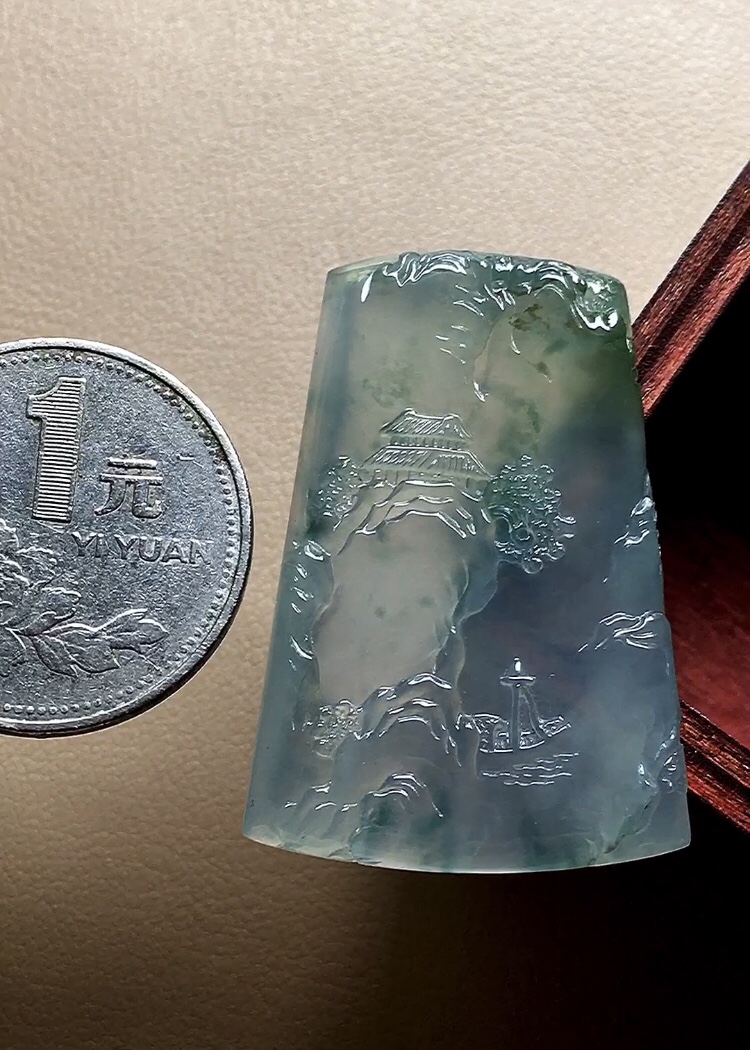 冰种飘花素牌，飘花灵动漂亮，工艺精细，品相，无裂，尺寸40*27.6*5