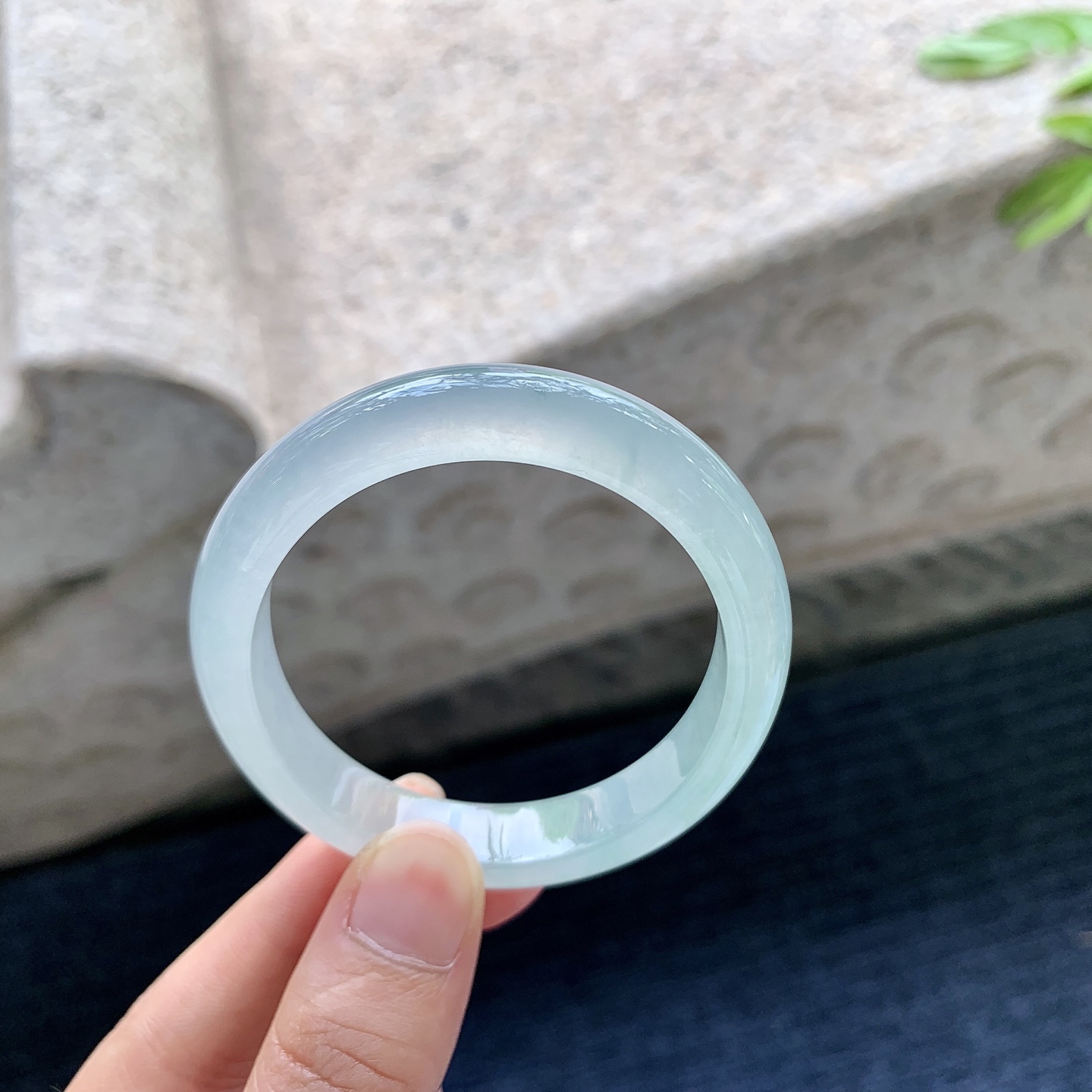 冰糯晴底，清透，水润，种老，细腻，有纹线