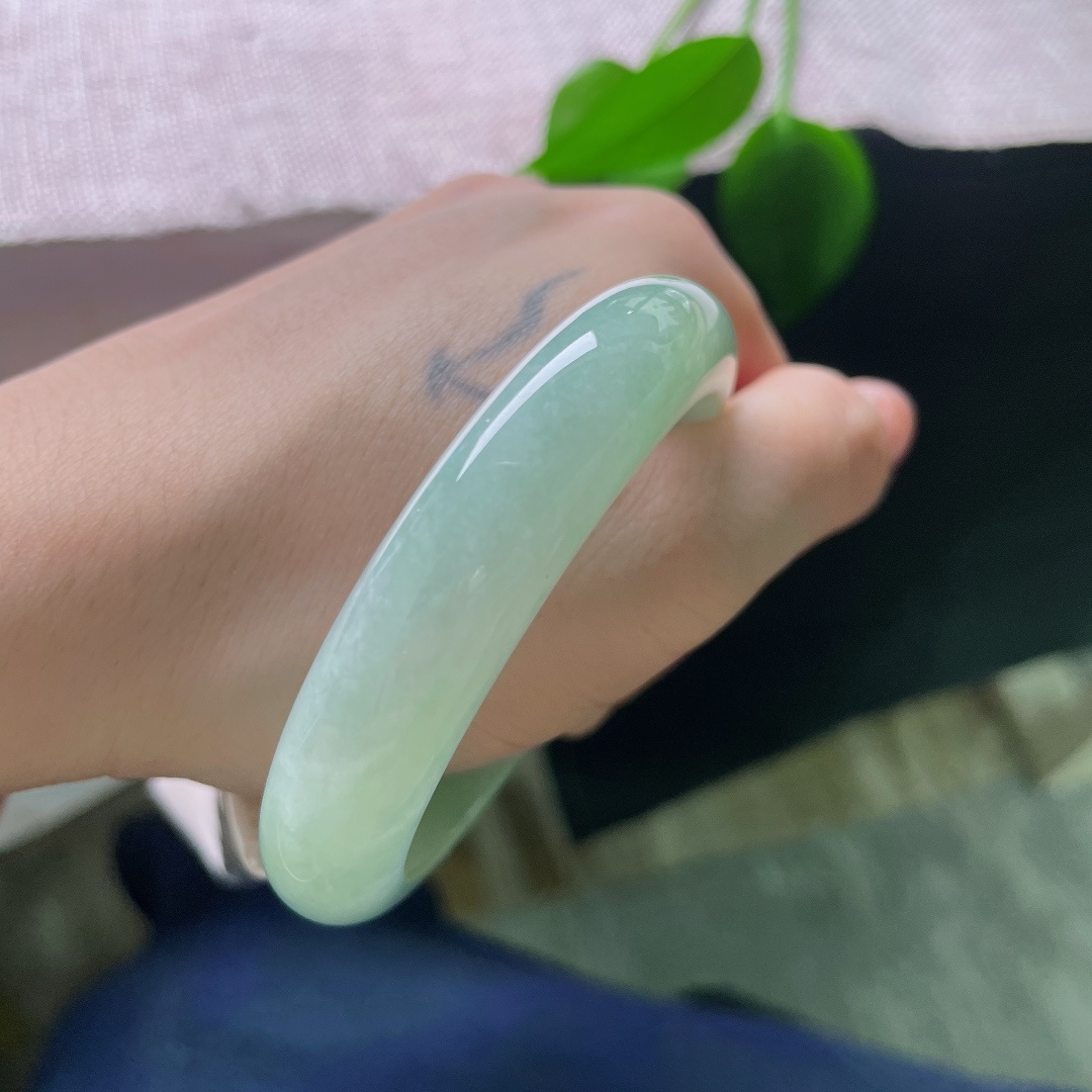 绿底正圈，水头好，种老，清润，绰约多姿，温柔贤惠，无裂，ss57829a