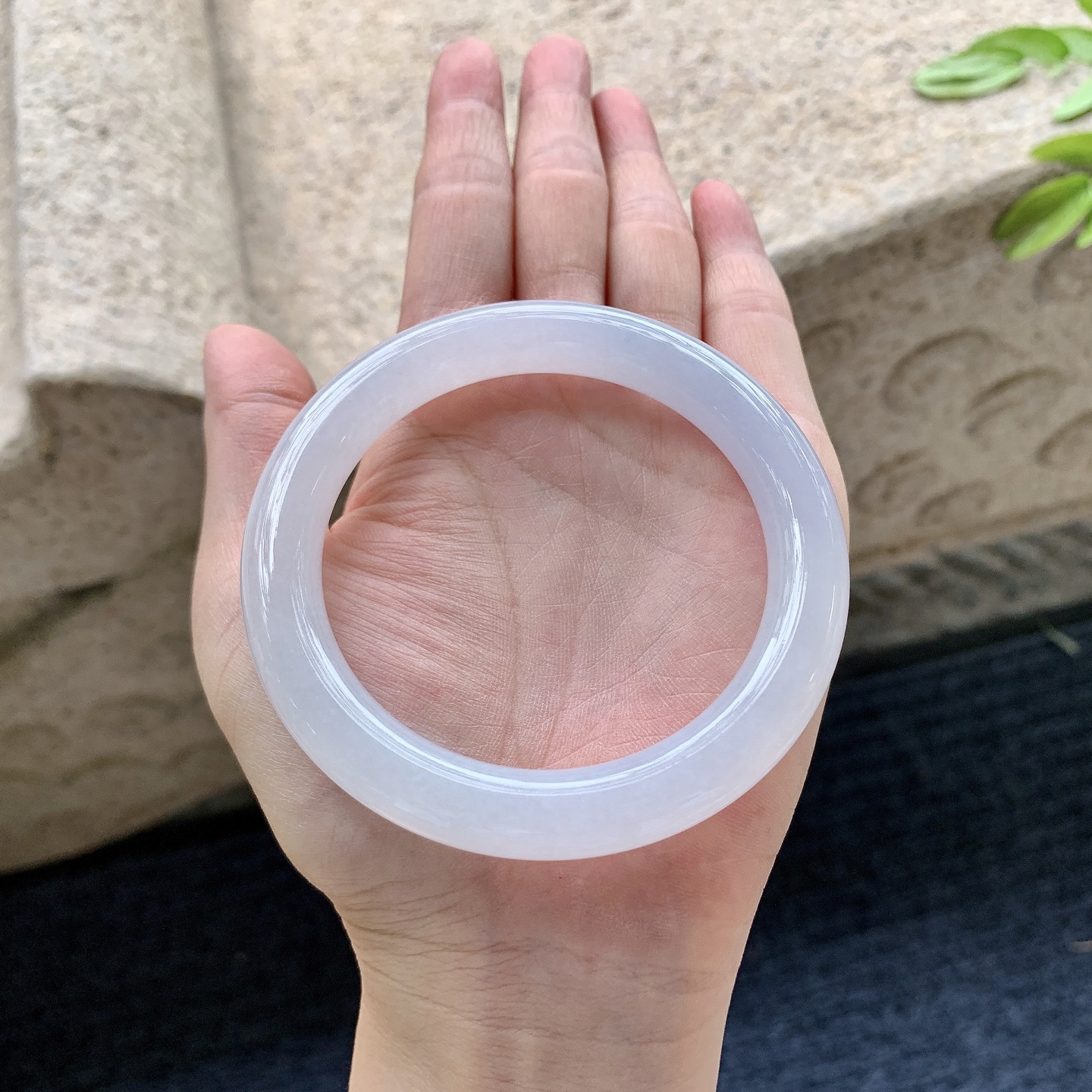 圆条56 57，圈口57.5/10.2/10，编码G9082633，描述糯冰粉紫，水润，种老，细腻，打灯有棉线