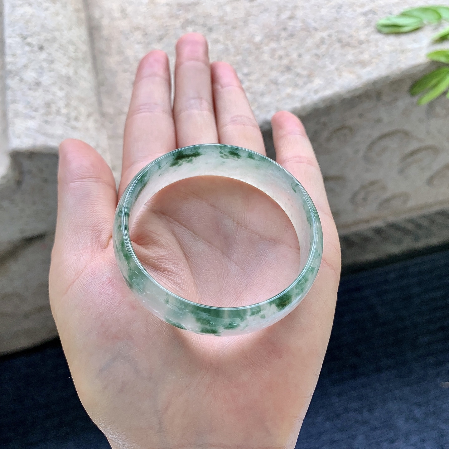 正圈48 49,圈口49.8/14/4.5,编码HJ082622,描述冰飘花，水润，种老，细腻，打灯