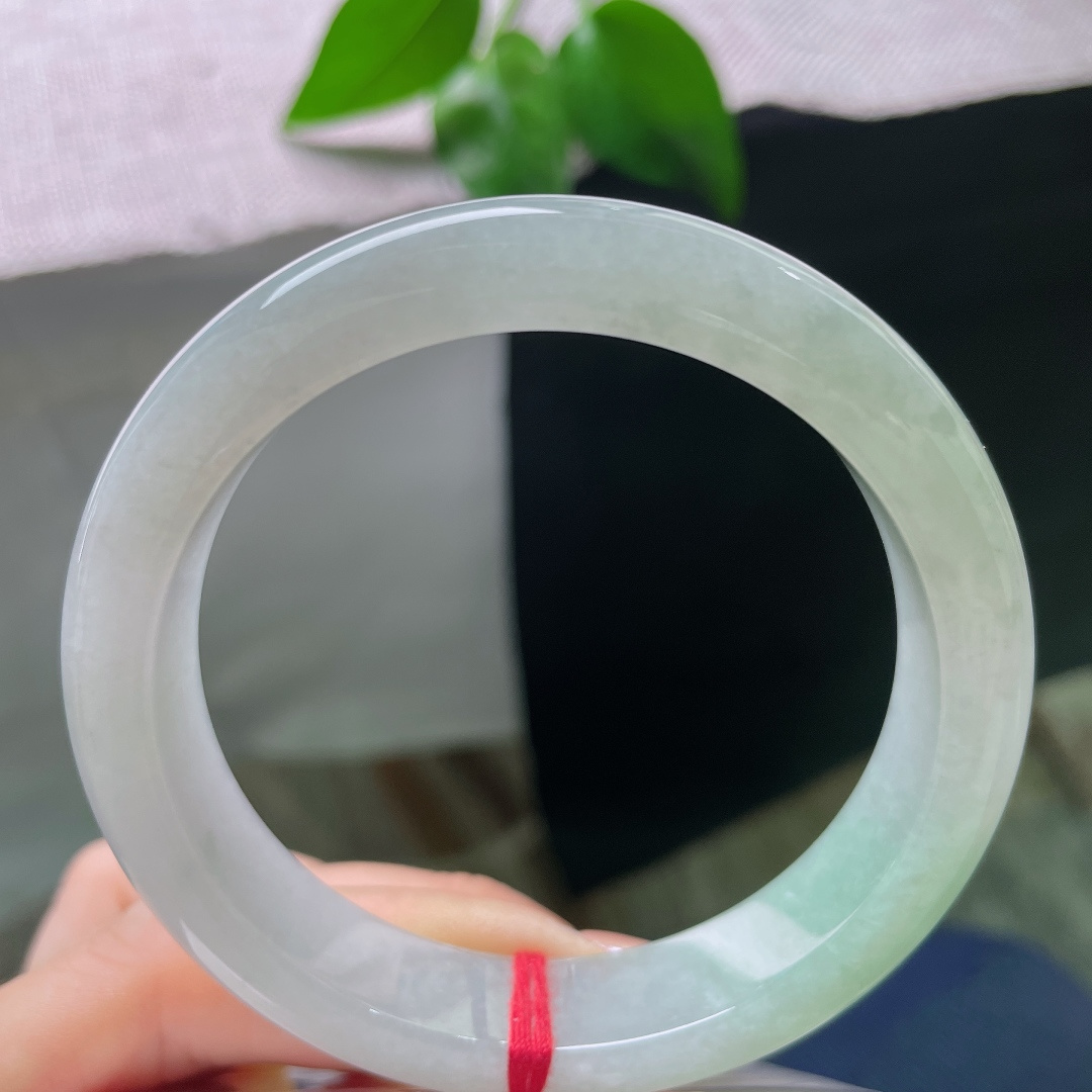 57.6/12.8/8.6，淡绿底正圈，一抹飘色增添几分韵味，简约不简单，从容知性，无裂，ss578