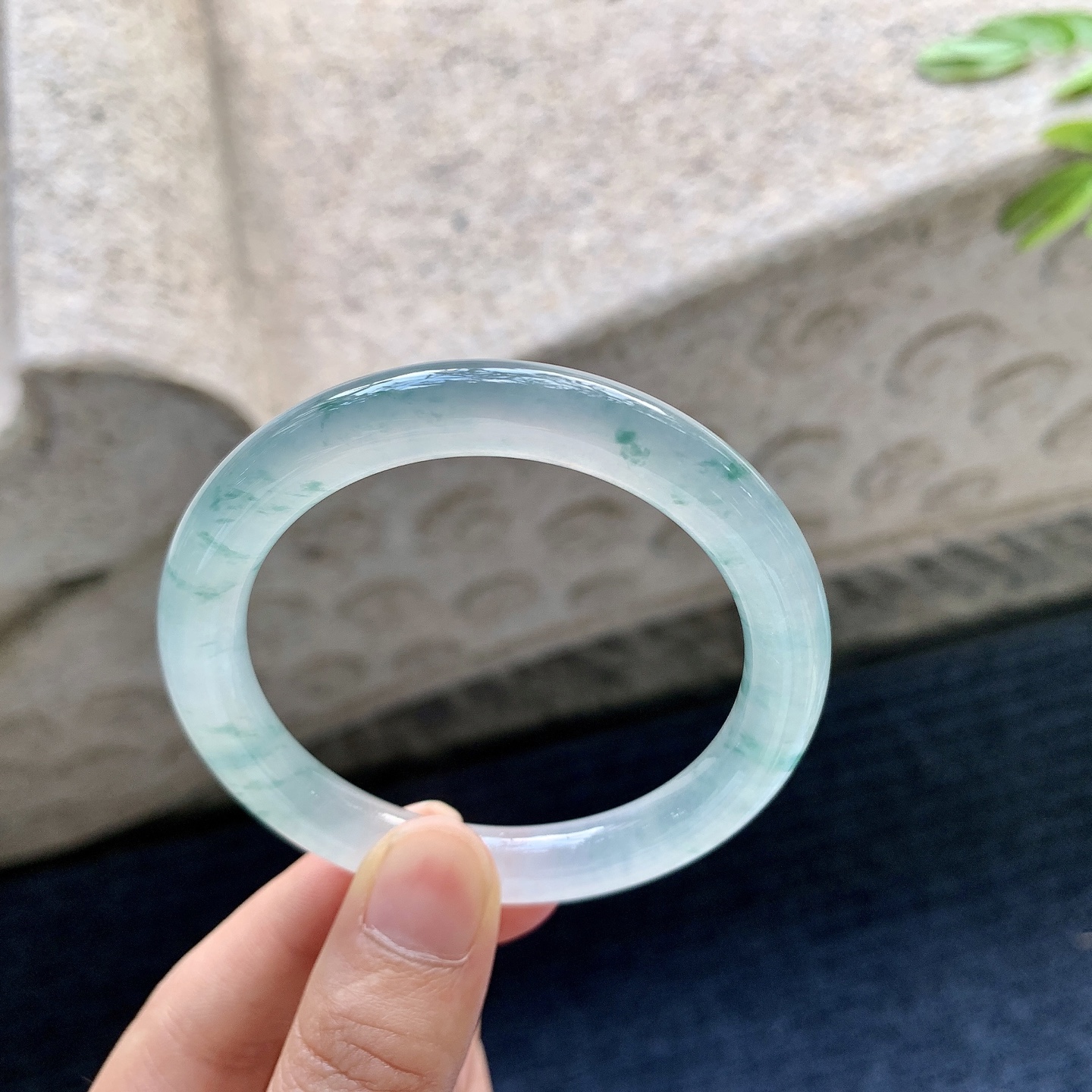 圆条50 51,圈口51.4/8.5/8.5,编码C11082602,描述冰飘花，清透，水润，种老，细腻，打灯有棉线