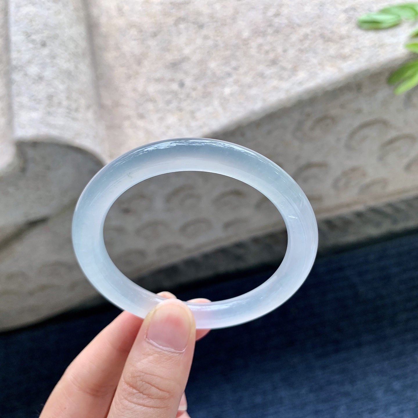 圆条50 51，圈口51.5/8/8，编码TR082629，冰种，起光，清透，水润，种老，细腻，打灯有纹线