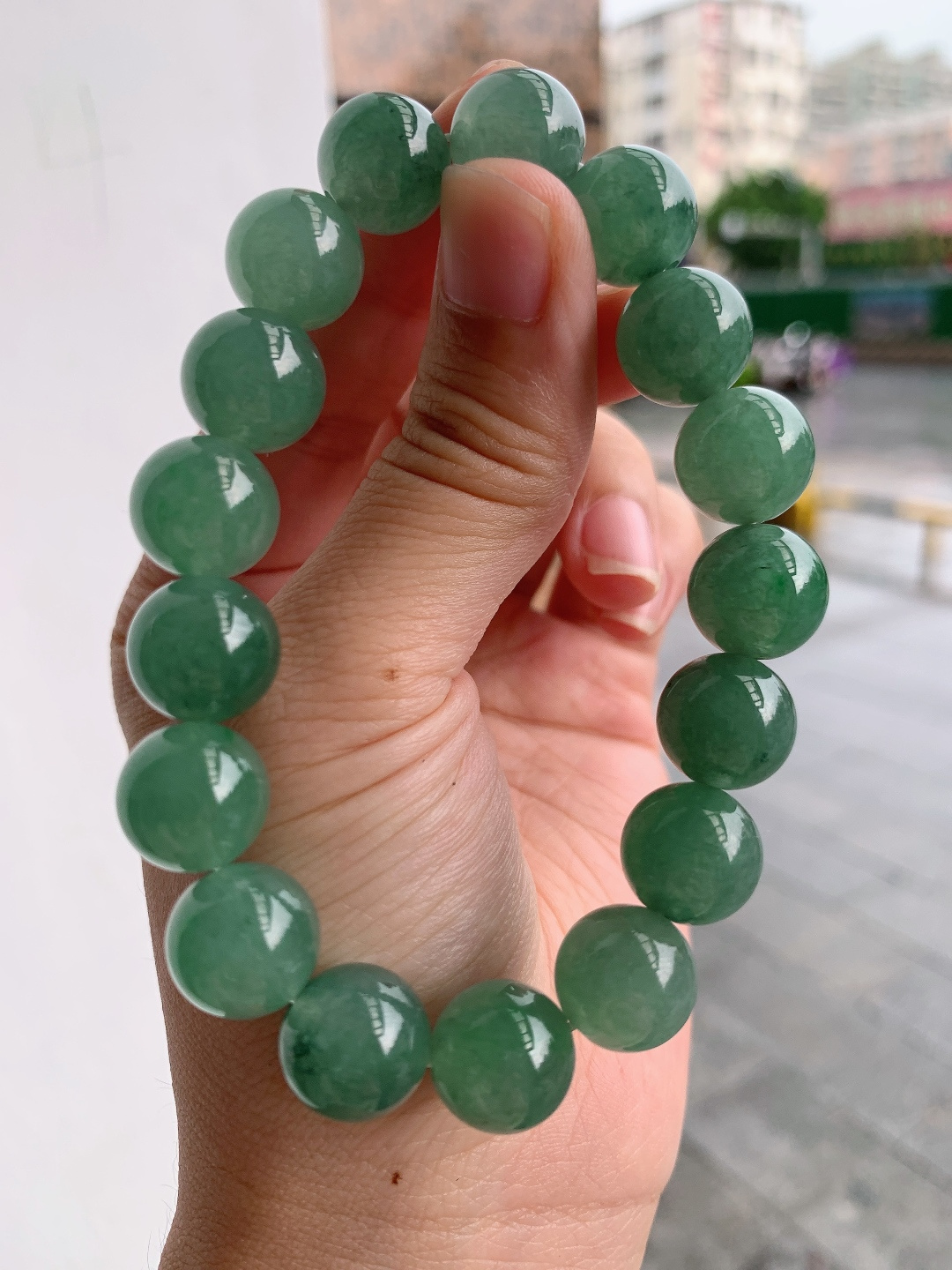 油底青珠珠手串，玉质温润，色泽匀净，端庄贵气
