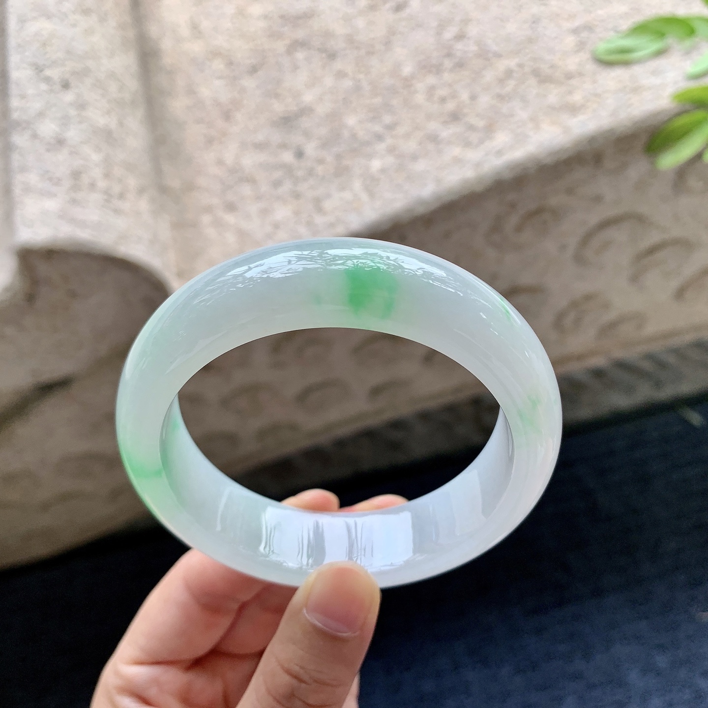 正圈57 58，圈口58/16.6/8.5，编码G9082634，描述冰糯飘绿，种老，细腻，打灯有絮线