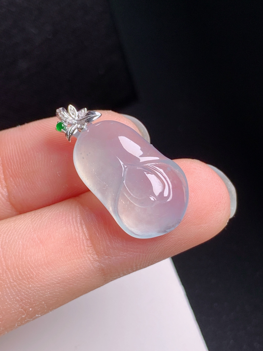 冰种玉兰花吊坠，莹润起光，线条雅致，清雅高洁，裸石20.9-12.8-5.725.7，080822