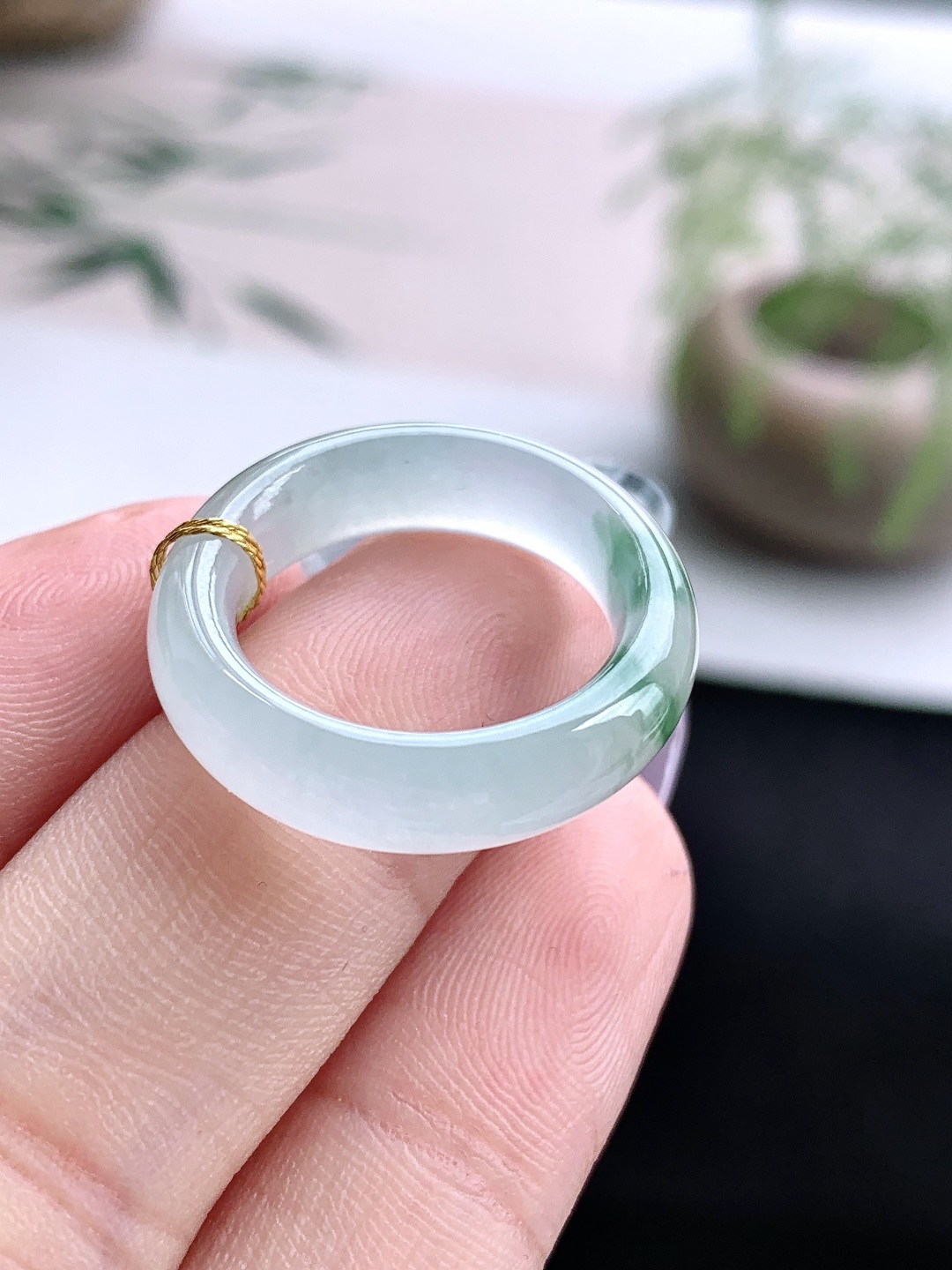 裸石冰飘绿花戒圈指环,说明性比高飘花,尺寸5.9-3.9,圈口15号,重量4.3克