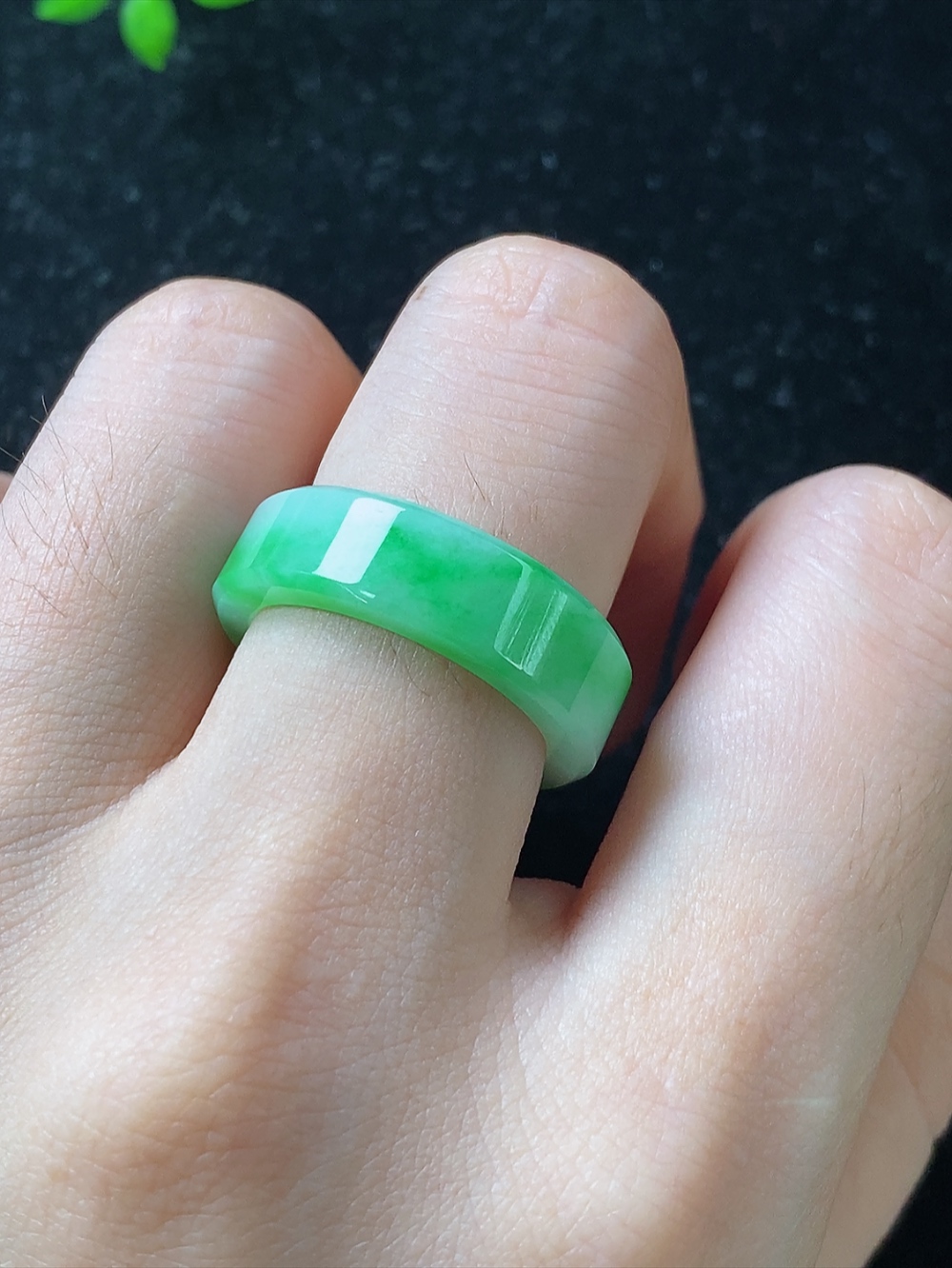 飘绿戒指，无裂，尺寸6.5-2.8mm,17号手寸，825mddy