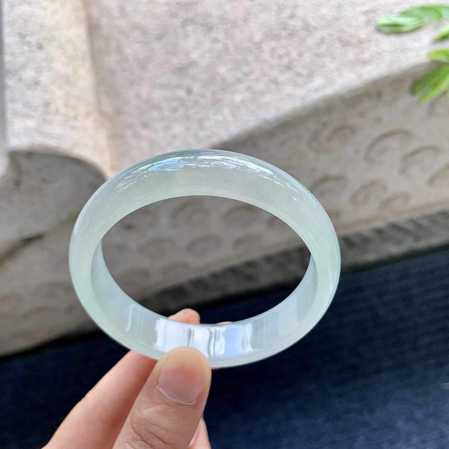 正圈55 56，圈口56.6/13.7/6.6，编码HJ082614，描述：糯冰晴底，水润，种老，细腻，打灯有絮线