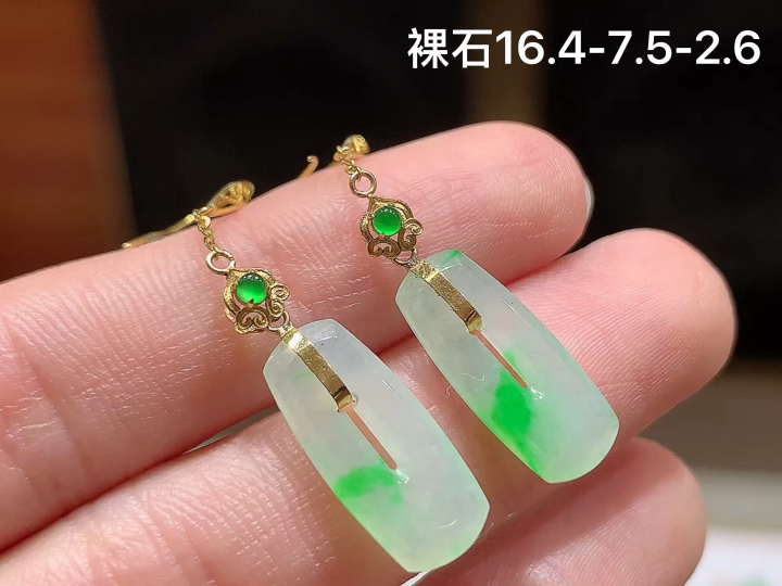18K 冰飘绿方糖扣耳坠,无裂,尺寸，16.4-7.5-2.6