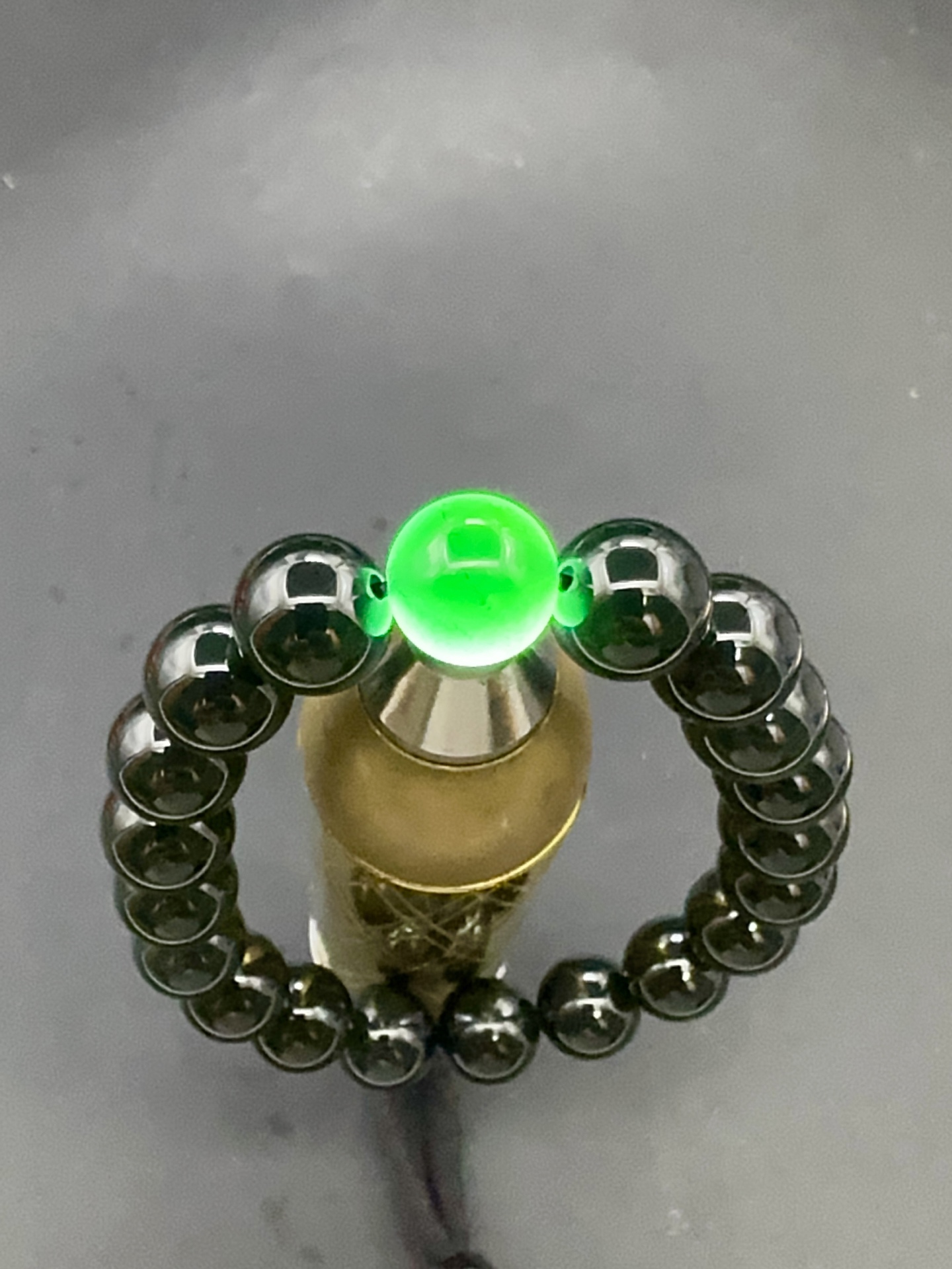 【墨翠手串10mm】老坑冰种   黑度极黑  灯照全透  呈帝王绿  种老起光   底极细腻  圆润饱满