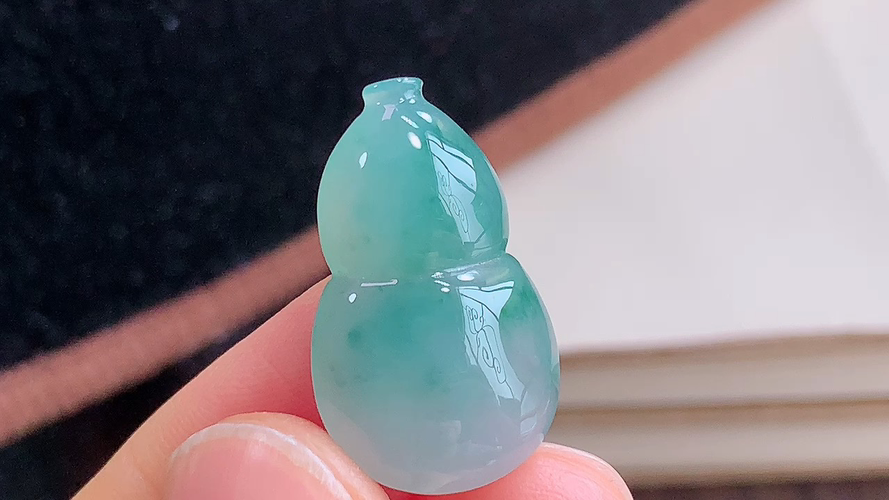 ️ 葫芦，无裂，尺寸24.0-14.4-5.6mm，包A附证书