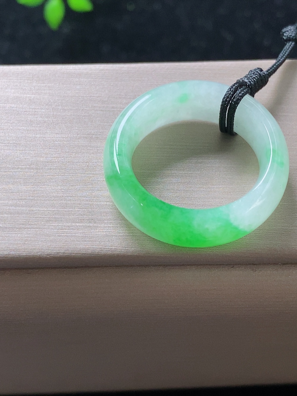 冰飘绿戒指，无裂，尺寸7.3-3.8mm,15号手寸，825mddy