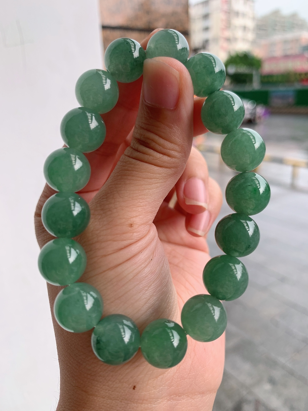 油底青珠珠手串，玉质温润，色泽匀净，端庄贵气
