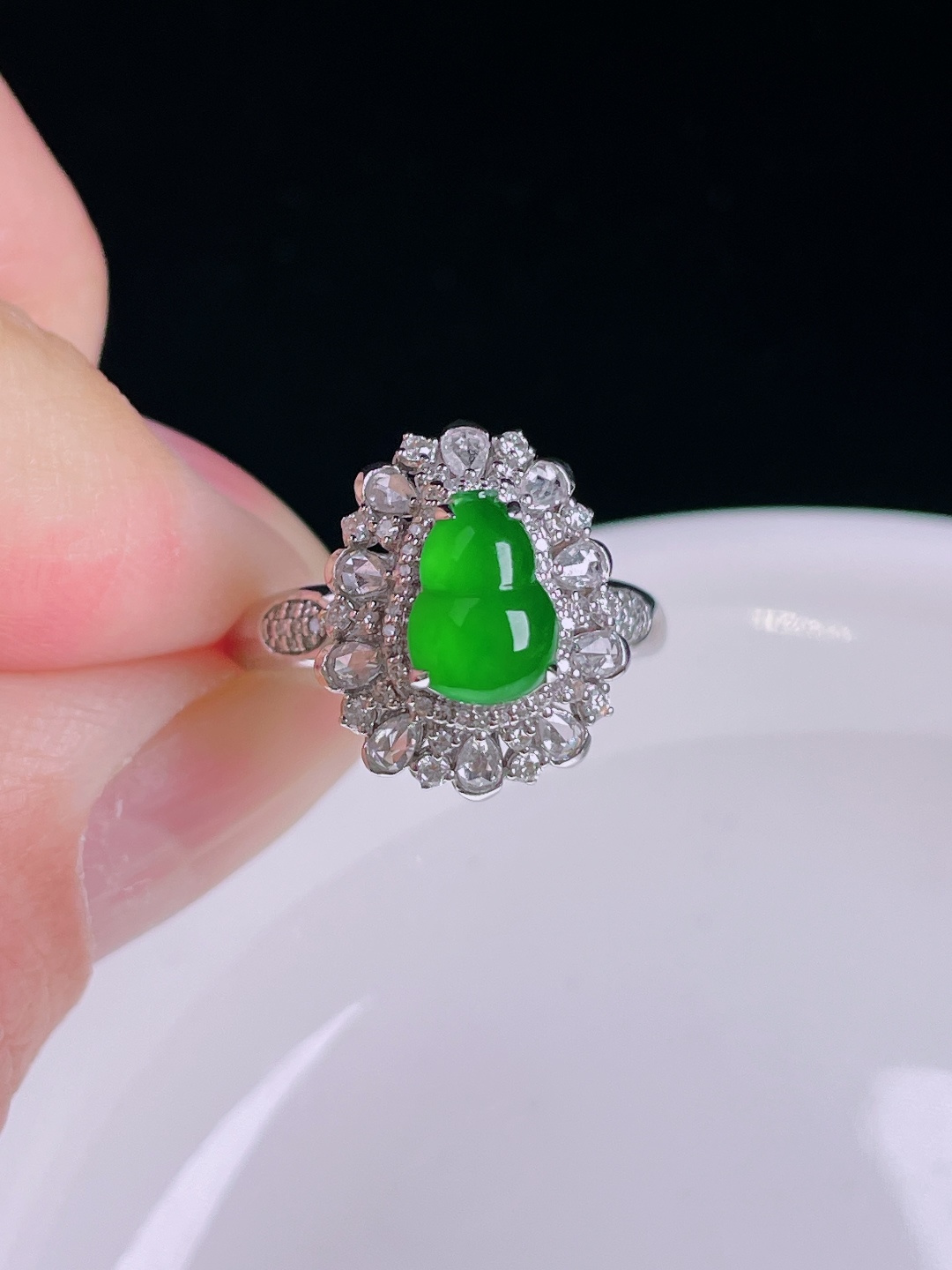 冰绿戒指，18k镶嵌，老种起光，细底通透，尺寸：8.4/6.4/3mm0825