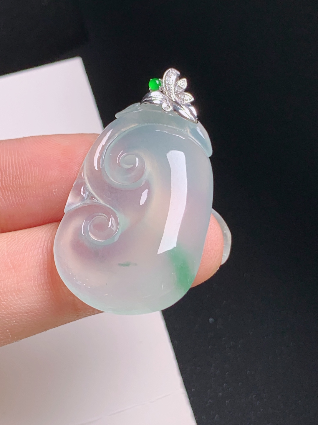 如意吊坠，莹润起光，弧度流畅，吉祥顺遂，530822