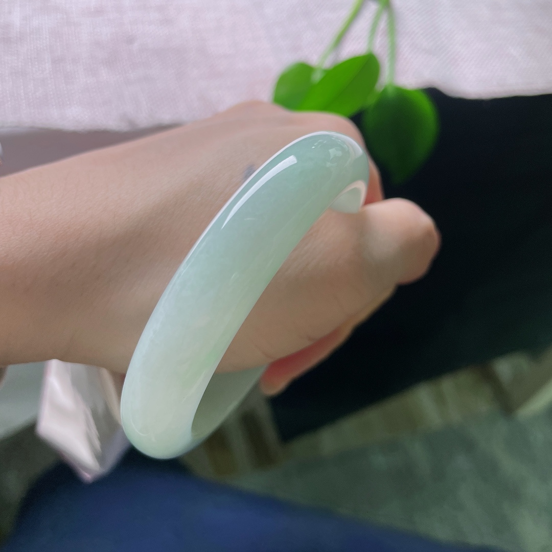 浅绿底正圈，水头好，清清爽爽，淡雅，减龄，有棉线，ss57832a