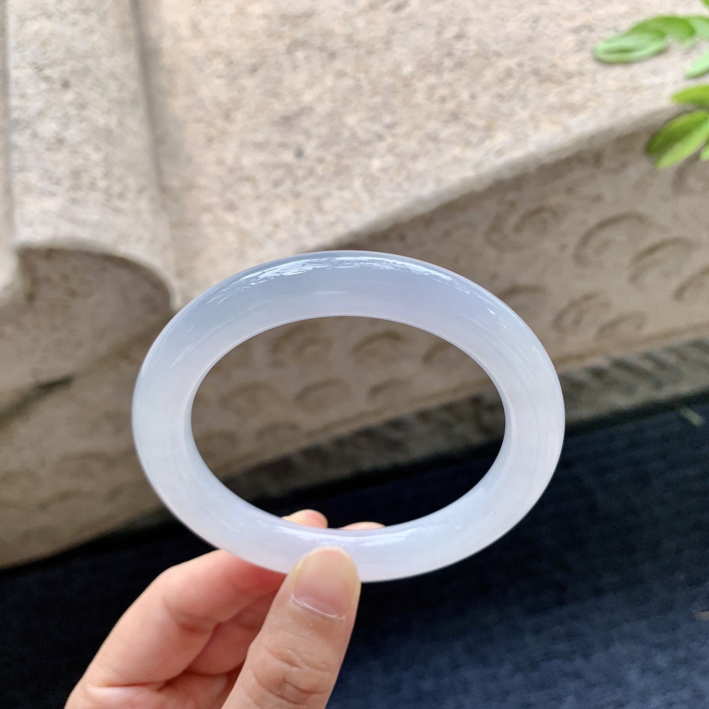 圆条56 57，圈口57.5/10.2/10，编码G9082633，描述糯冰粉紫，水润，种老，细腻，打灯有棉线