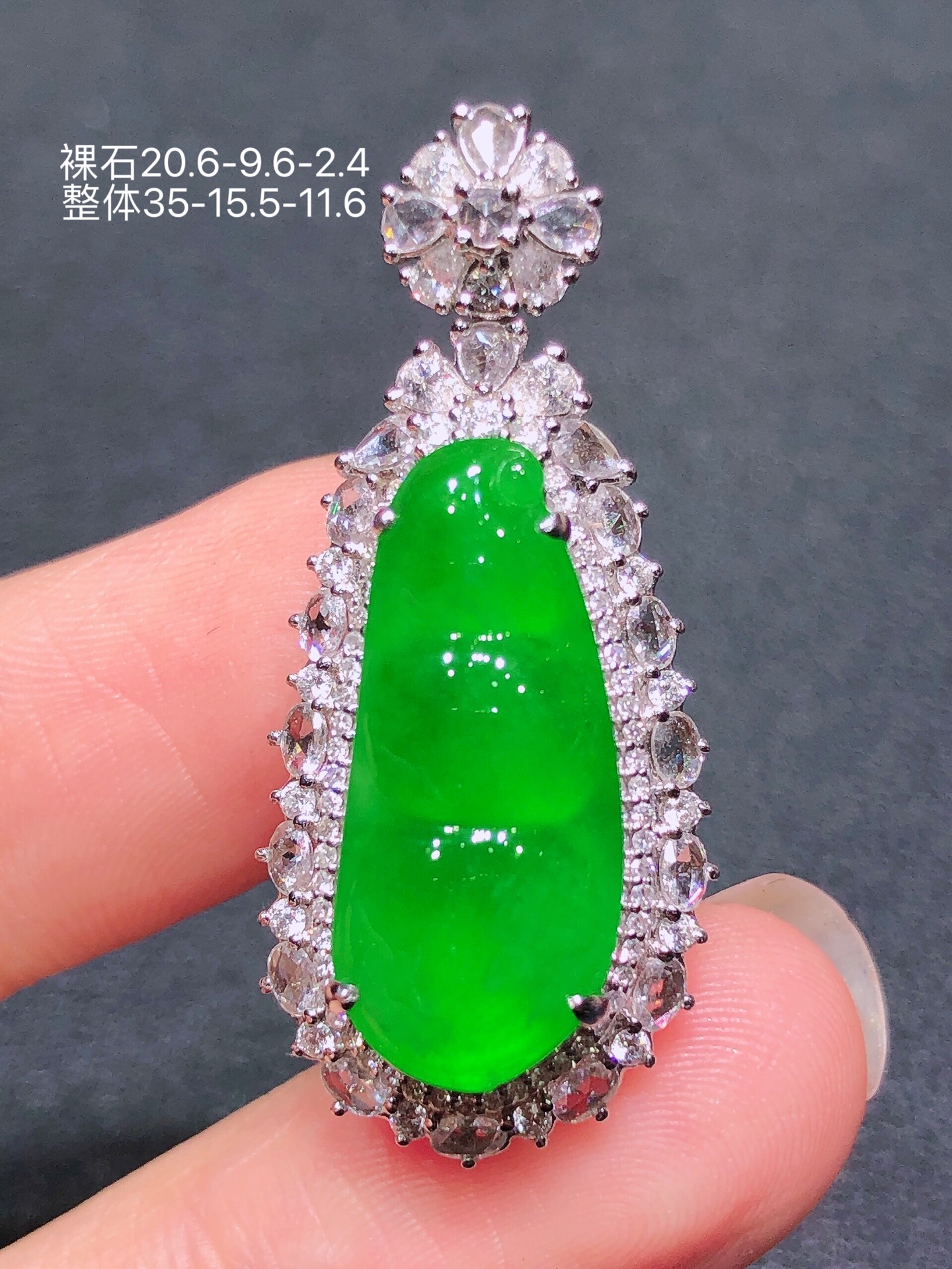 18K金镶 阳绿福豆吊坠 无裂 水润色艳 品相饱满 配送银链苹果拍摄，实物更好看，35-15.5-1