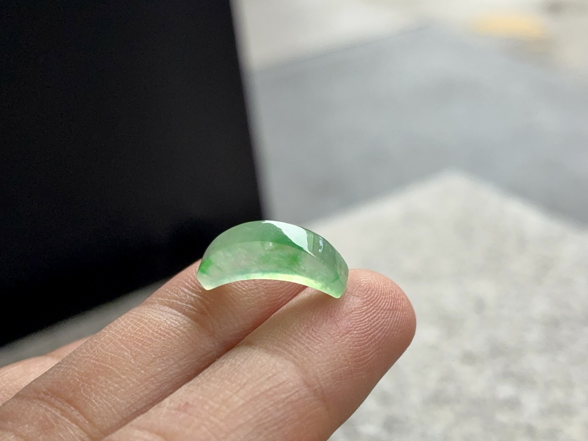 绿马鞍 尺寸：15.3×3.4×5.2