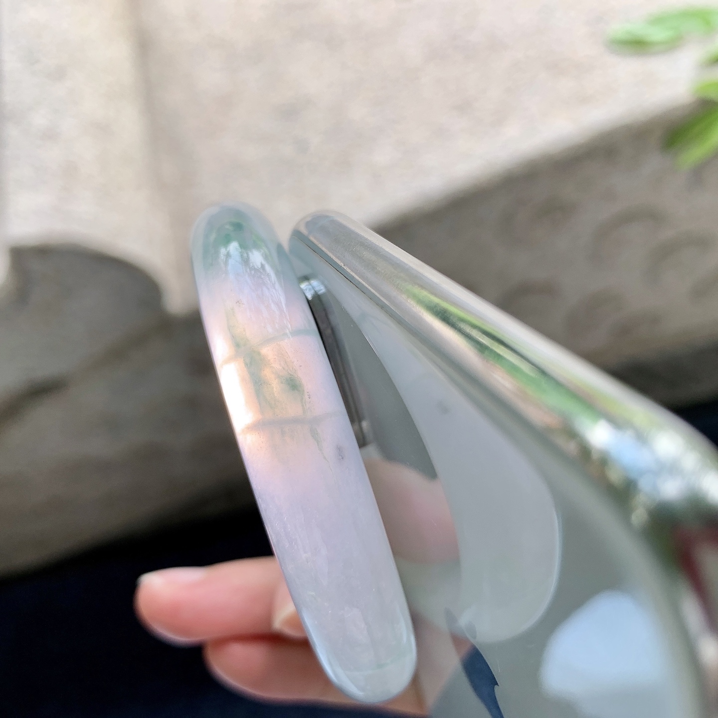 正圈52 53，圈口53.2/11.7/8.8，编码LZ082627，描述冰飘绿，清透，水润，种老，细腻，打灯有棉线