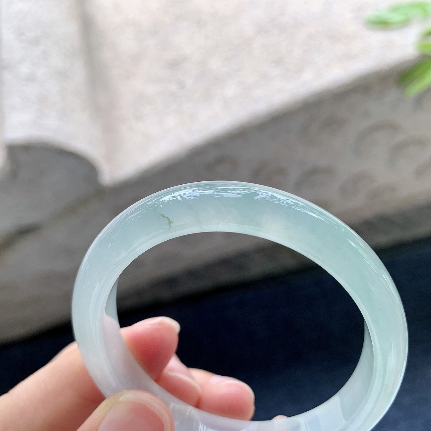 冰糯晴底，清透，水润，种老，细腻，有纹线
