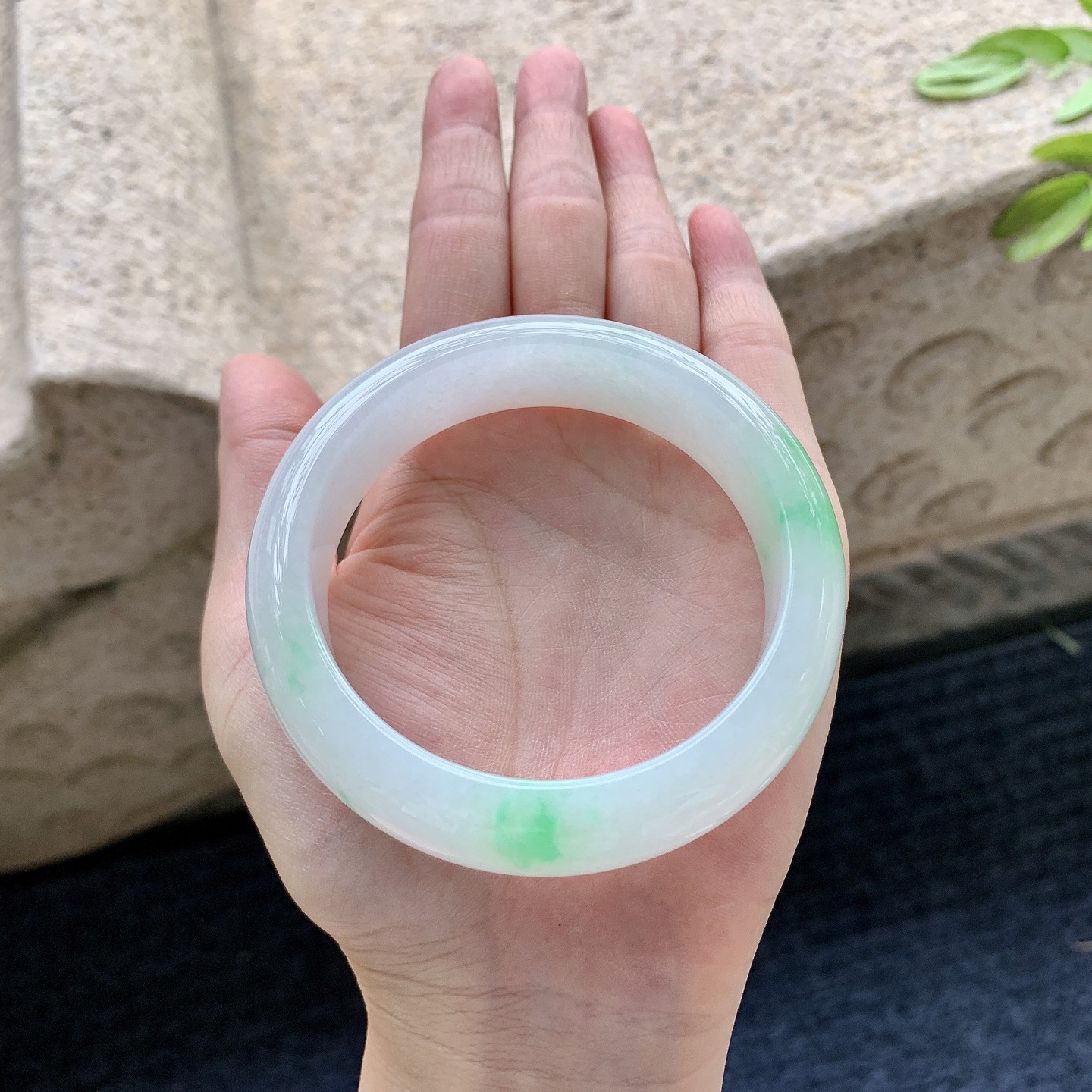 正圈57 58，圈口58/16.6/8.5，编码G9082634，描述冰糯飘绿，种老，细腻，打灯有絮线