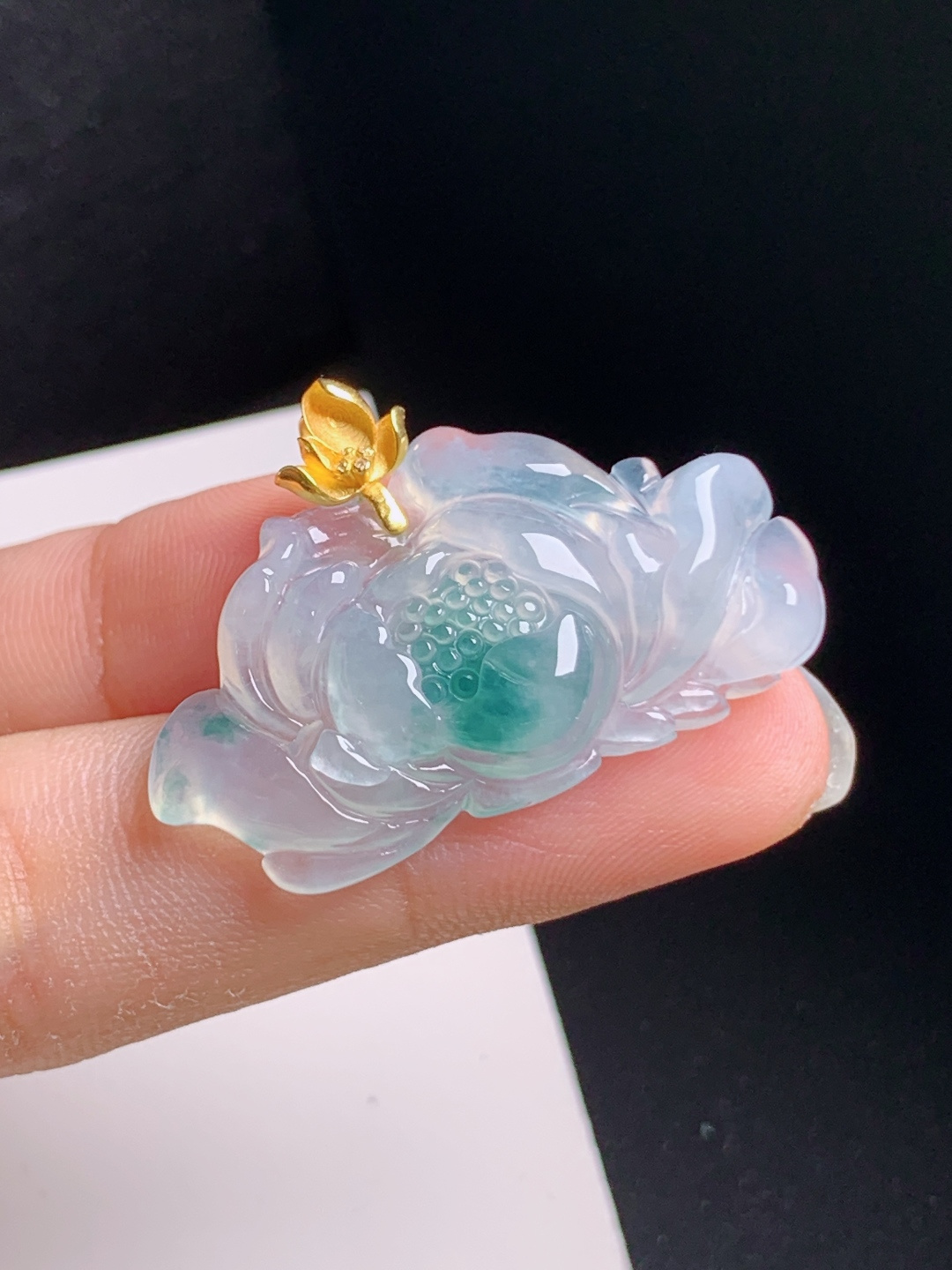 冰种飘花荷花吊坠，冰润通透，线条雅致，和和美美，530822