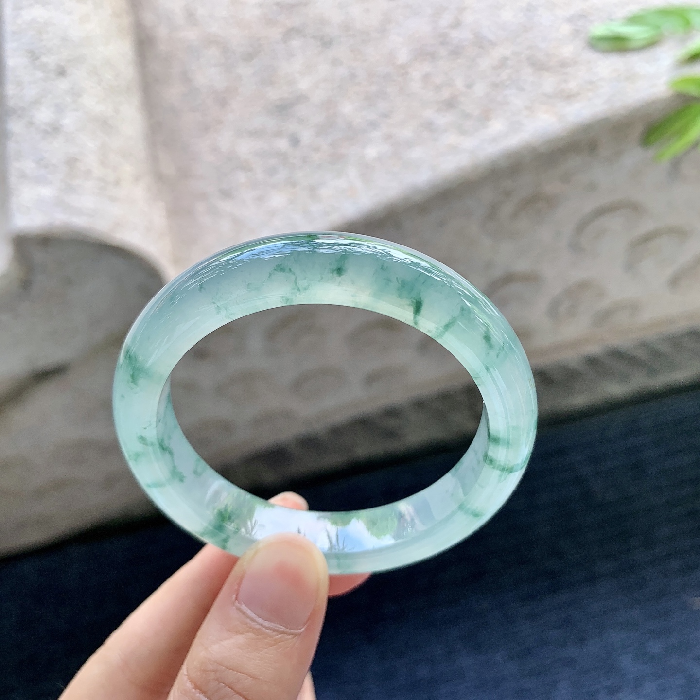 正圈48 49，圈口49.3/10.7/7.8，编码BA082630，描述冰飘花，清透，水润，种老，细腻，无裂。