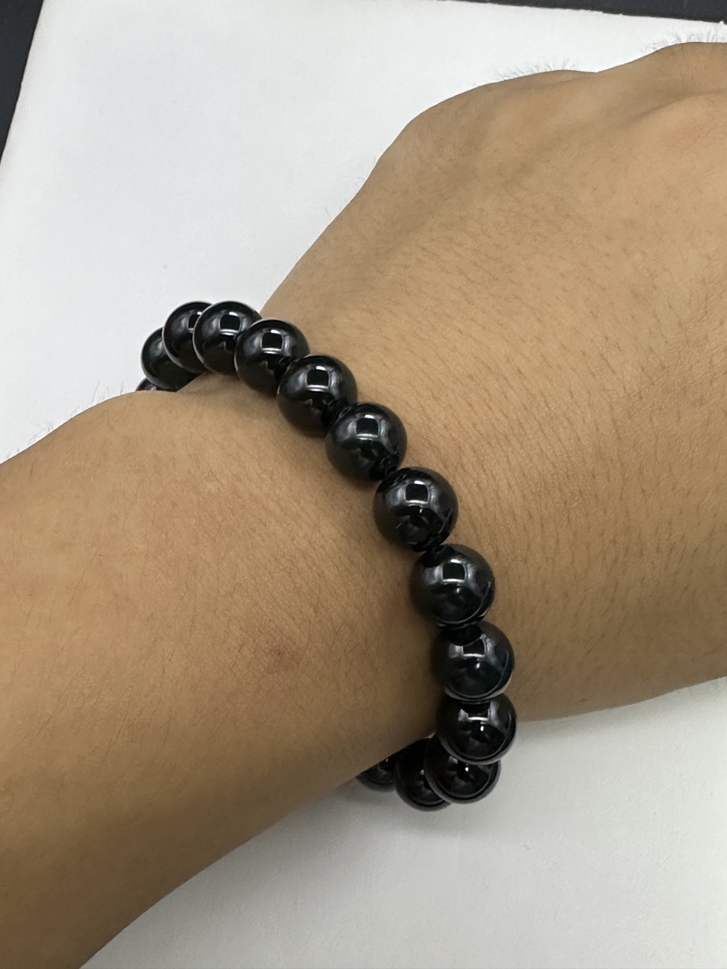 【墨翠手串10mm】老坑冰种   黑度极黑  灯照全透  呈帝王绿  种老起光   底极细腻  圆润饱满