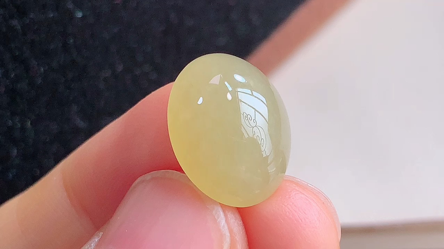 ️ 黄翡蛋面，无裂，尺寸15.4-12.3-7.0mm，包A附证书