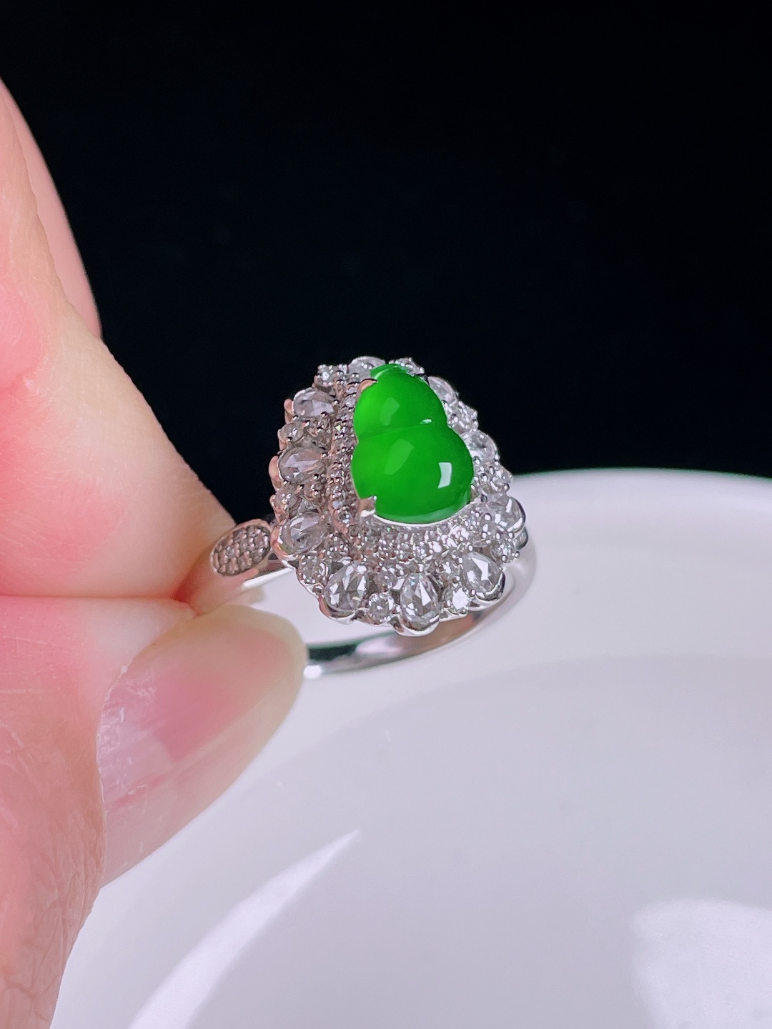 冰绿戒指，18k镶嵌，老种起光，细底通透，尺寸：8.4/6.4/3mm0825