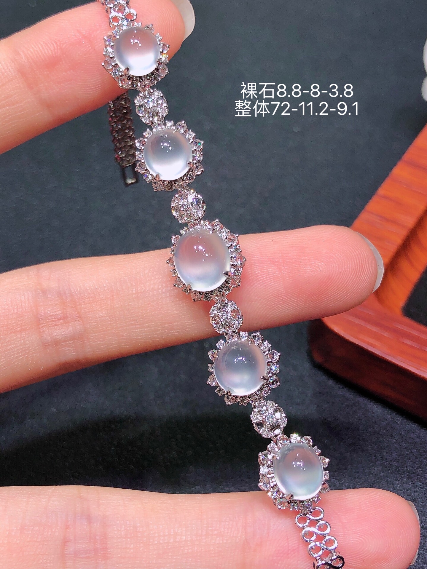 18K金镶冰种蛋面手链,,水润色艳,品相饱满,苹果拍摄,实物更好看,8.8-8-3.8
