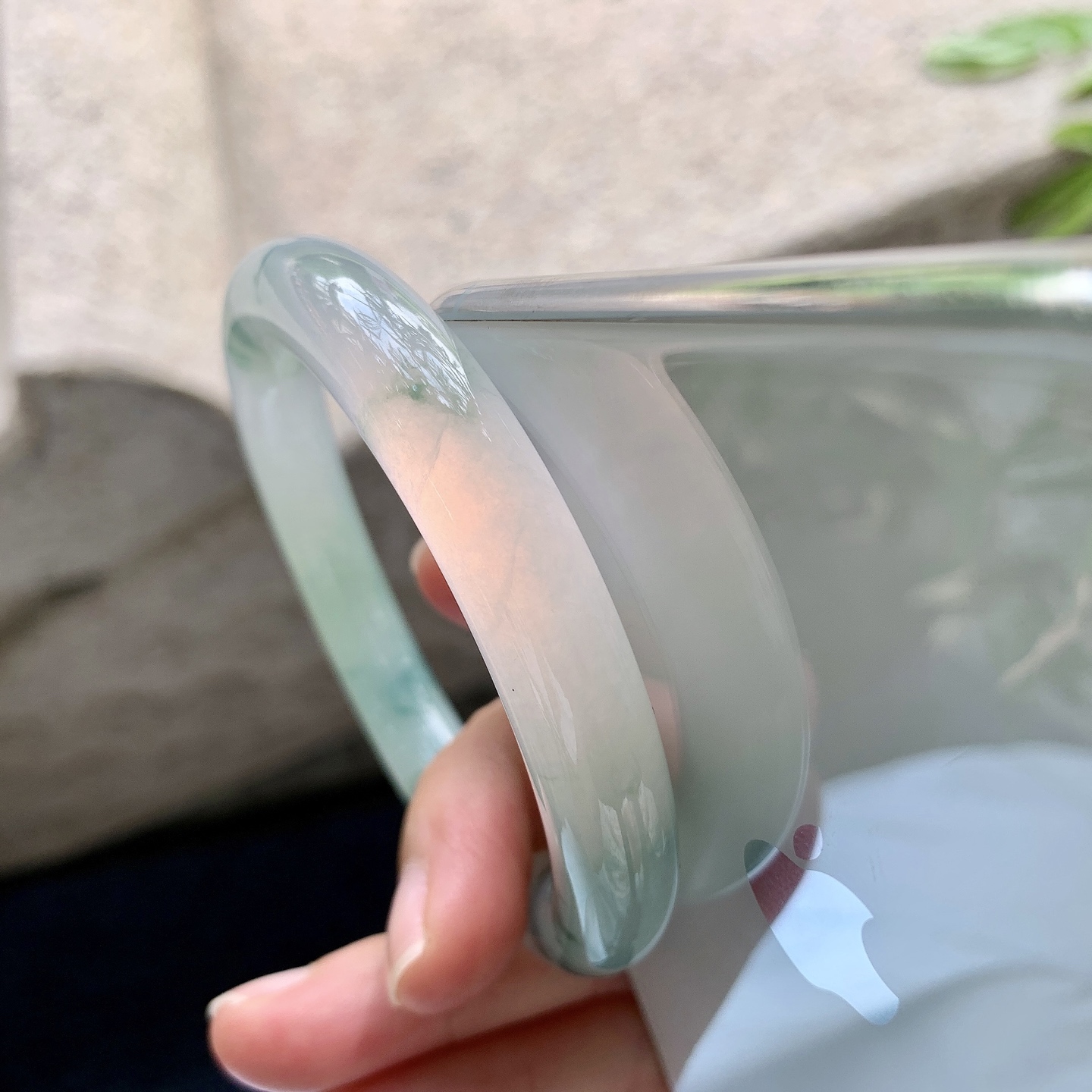 圆条52 53,【圈口】53/9.7/10,【编码】GF082617,【描述】糯冰飘花，水润，种老，细腻，打灯有纹线