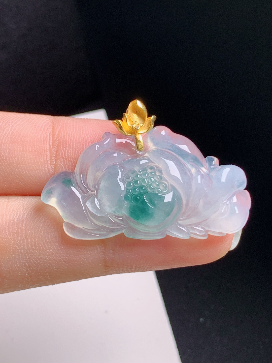 冰种飘花荷花吊坠，冰润通透，线条雅致，和和美美，530822