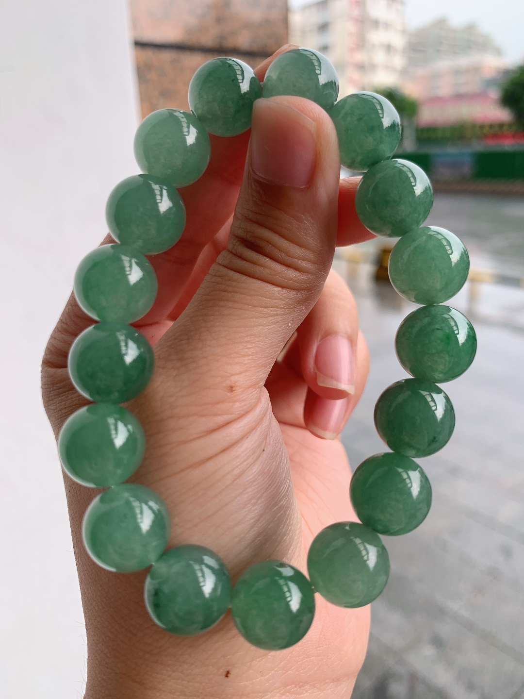 油底青珠珠手串，玉质温润，色泽匀净，端庄贵气
