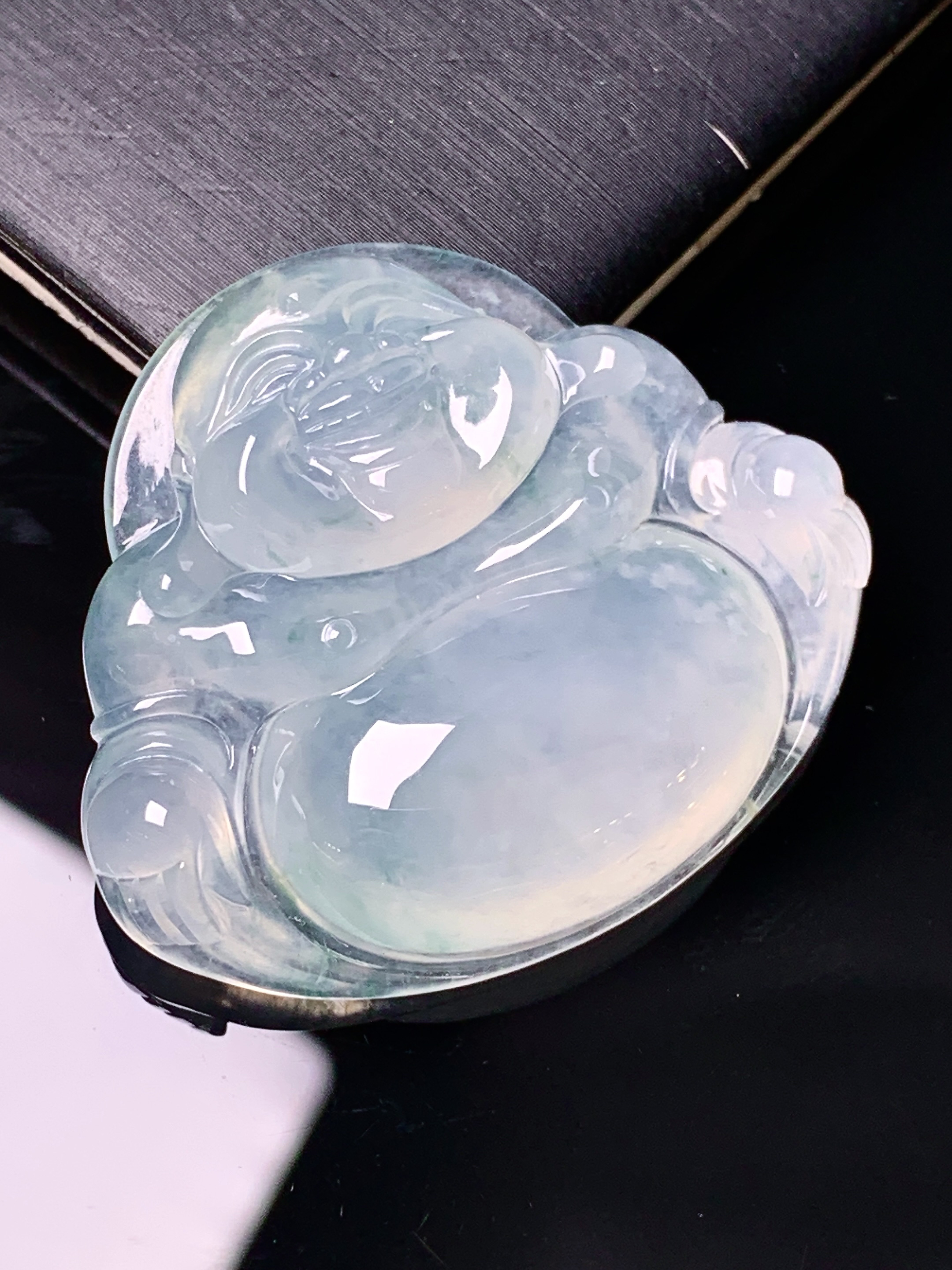 冰种佛公吊坠 玉质细腻 色泽艳丽清新 水润亮眼 整体尺寸32.6*38*8.2 x3