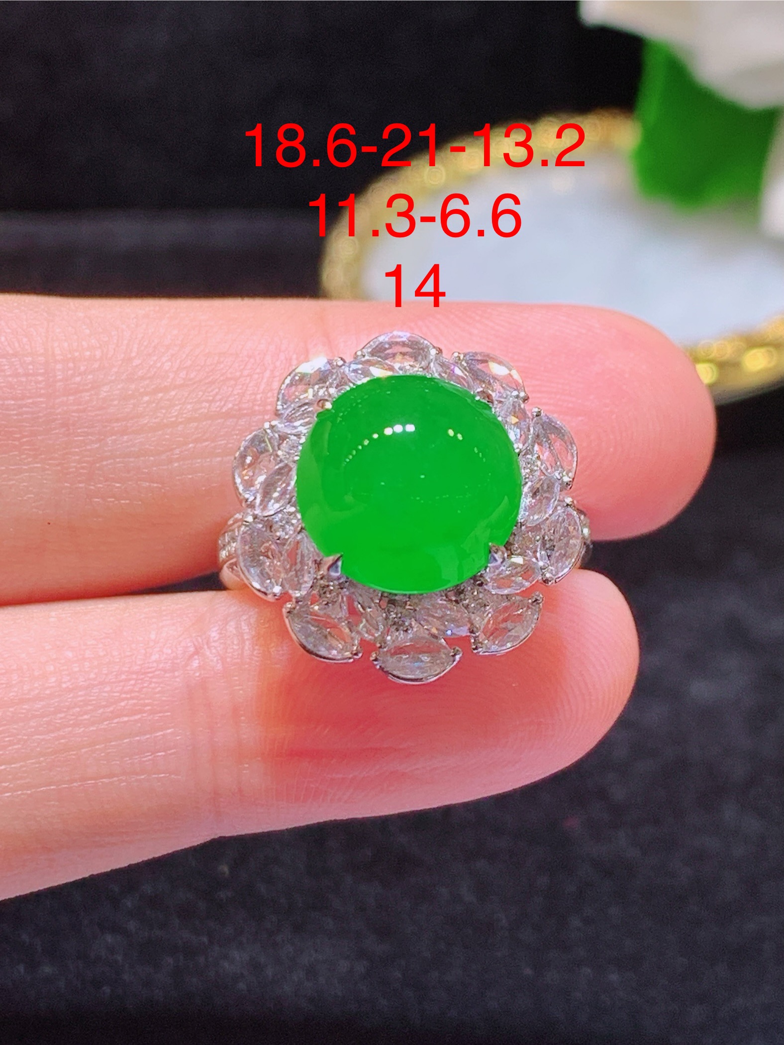 翡翠A货 满绿蛋面戒指，18k金镶嵌，冰润细腻，佩戴效果出众，18.6-21-13.2