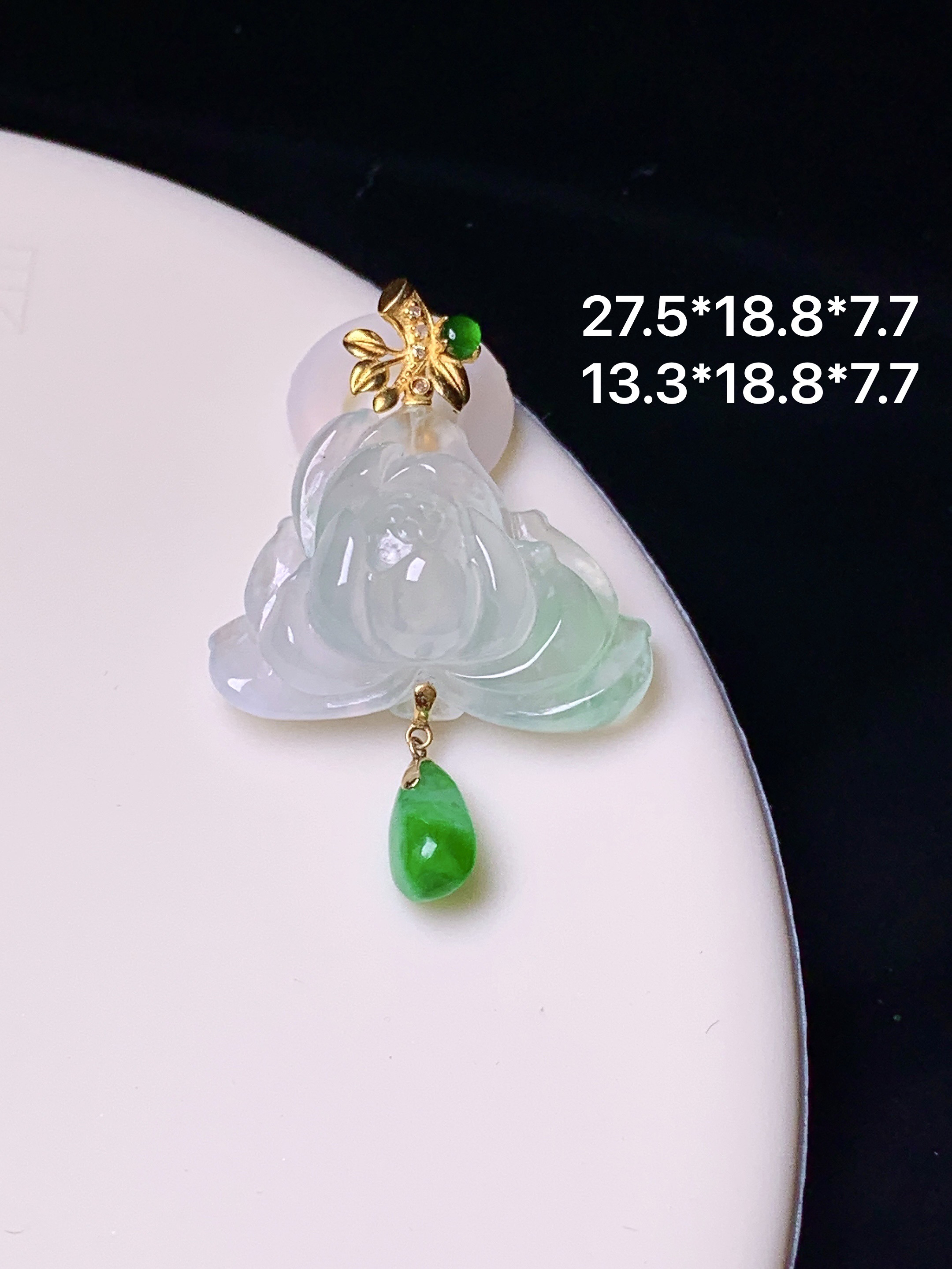 18k金镶嵌冰种莲花吊坠 玉质细腻 色泽艳丽清新 水润亮眼 整体尺寸27.5*18.8*7.7 e1