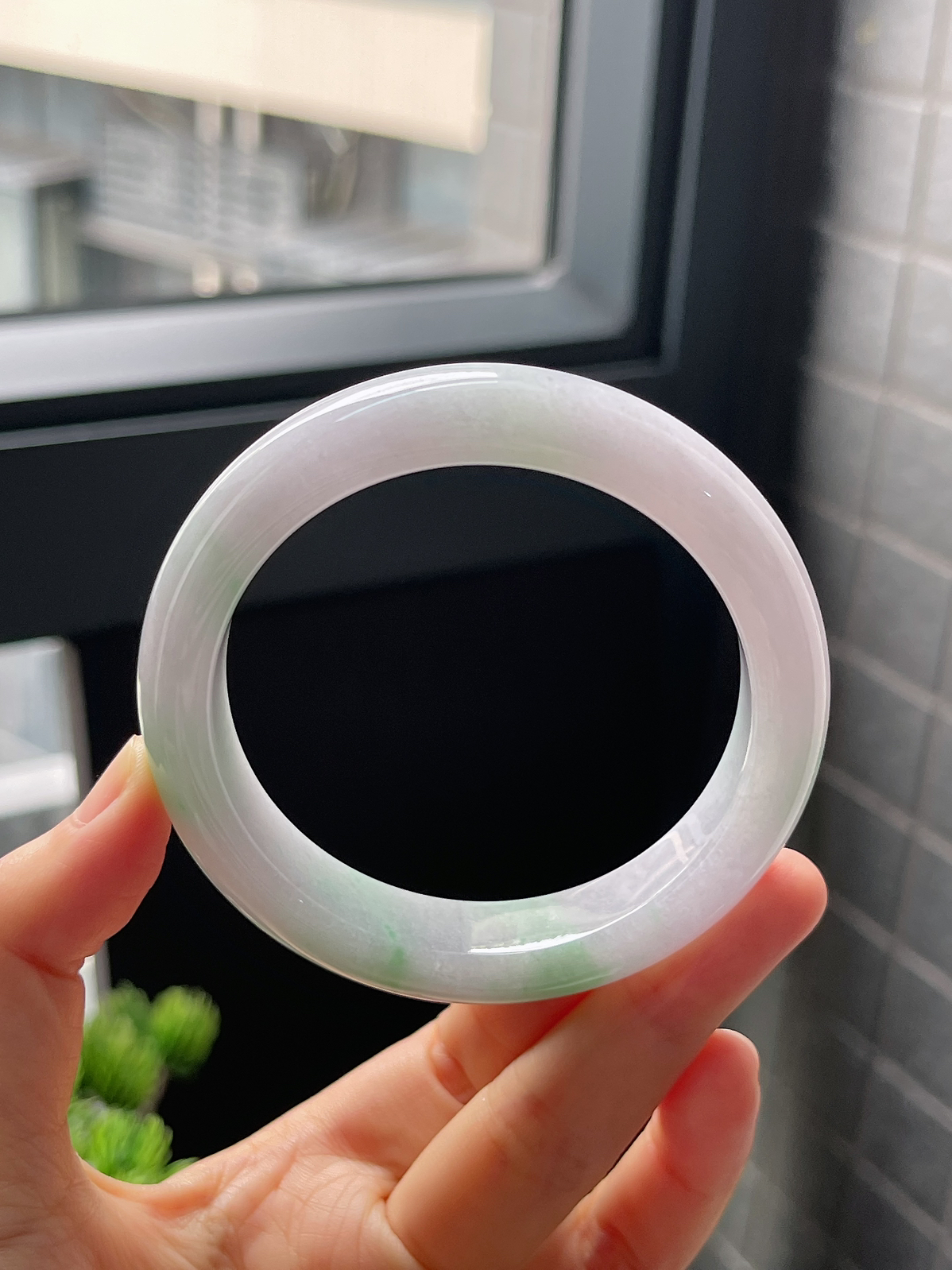 圈口57，糯化种飘花翡翠正圈手镯