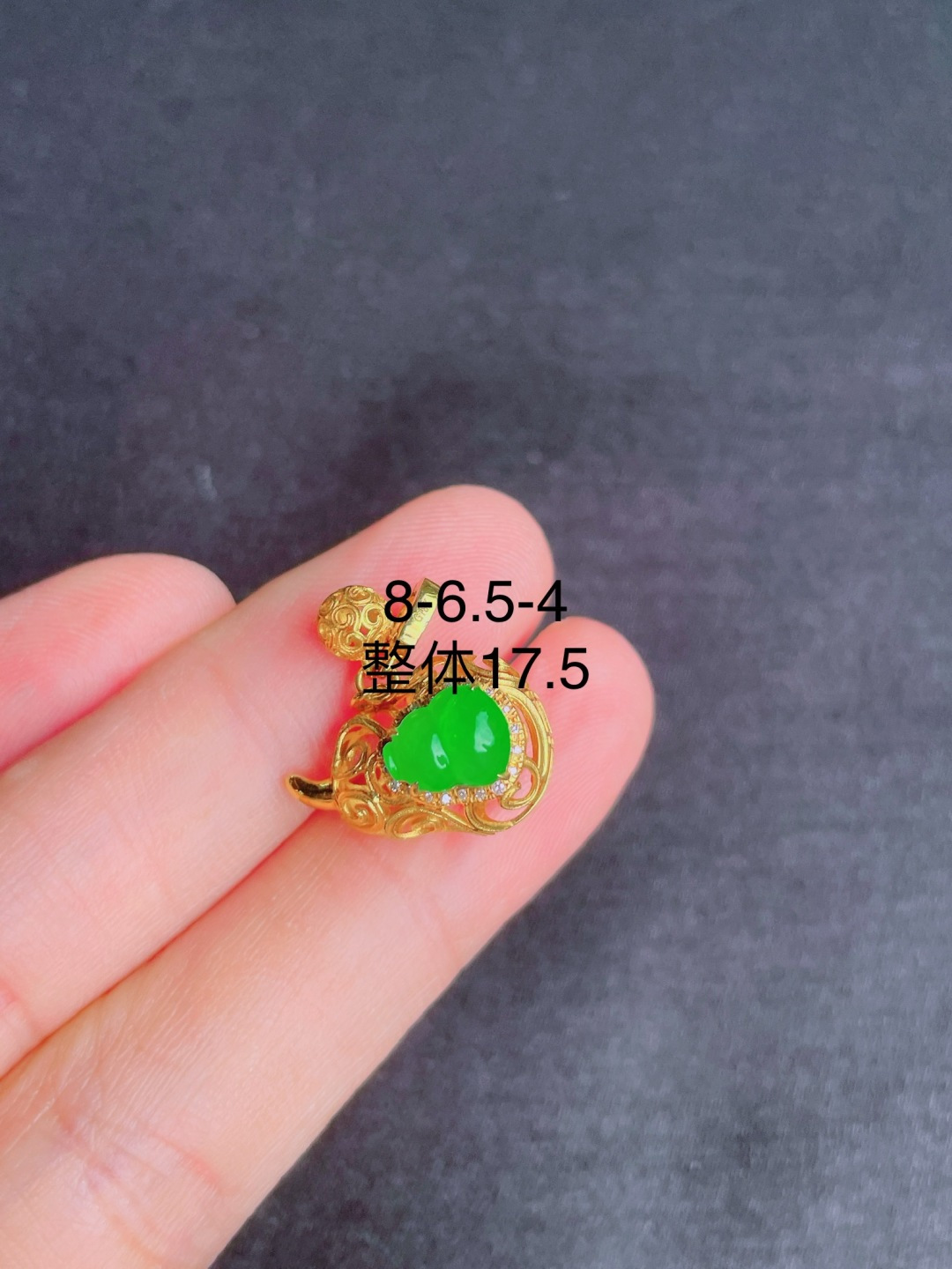 高冰绿葫芦吊坠，晶莹剔透，新颖时尚，无裂，8-6.5-4