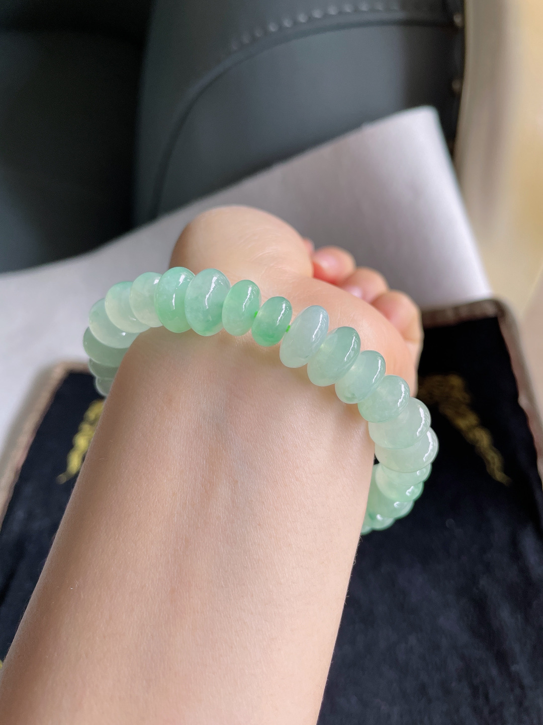 缅甸天然翡翠A货，冰晴底算盘珠手串，尺寸：12mm。【编3790】