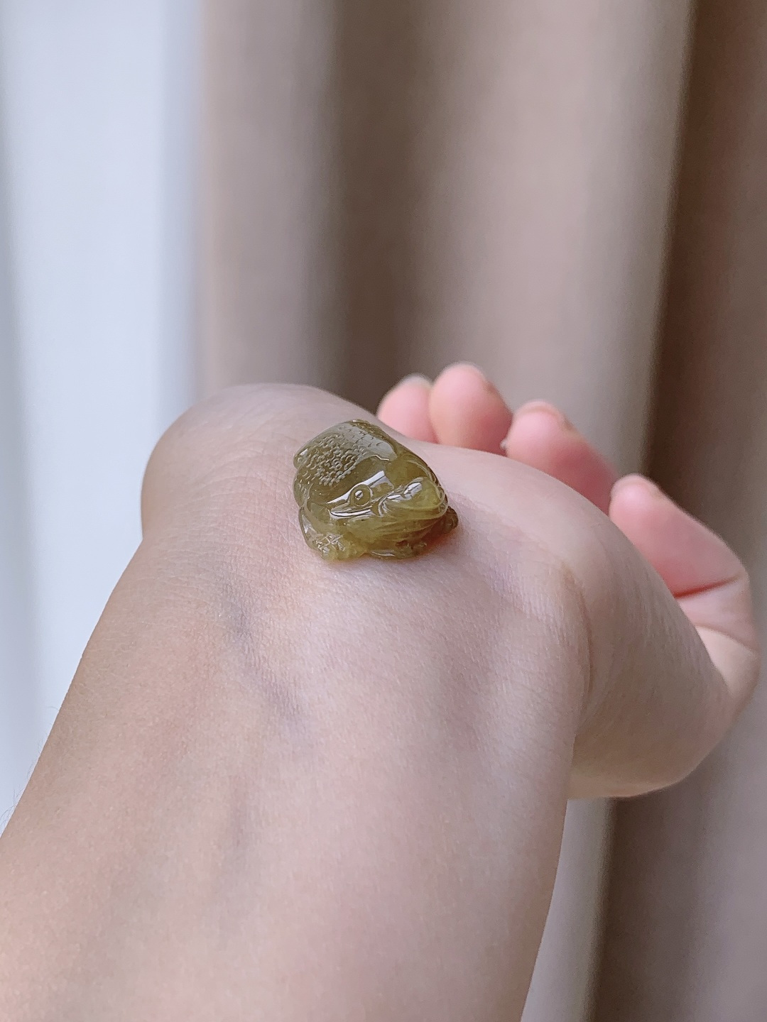 冰黄翡三脚金蟾吊坠,性比高,超厚,鸡油黄