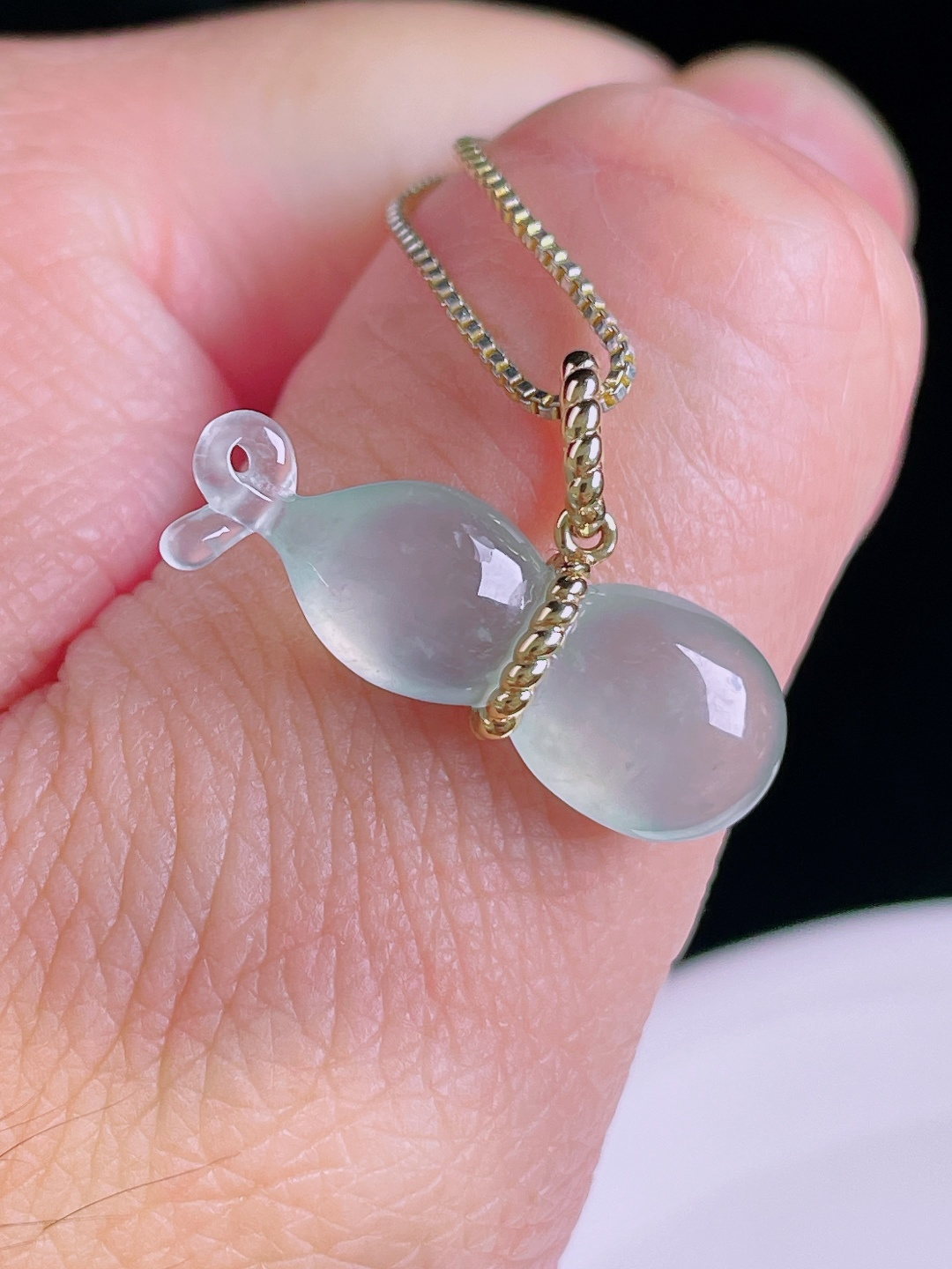 高冰葫芦，18k镶嵌，老种起光，细底通透，尺寸：裸石24/8.5/4.6mm0826