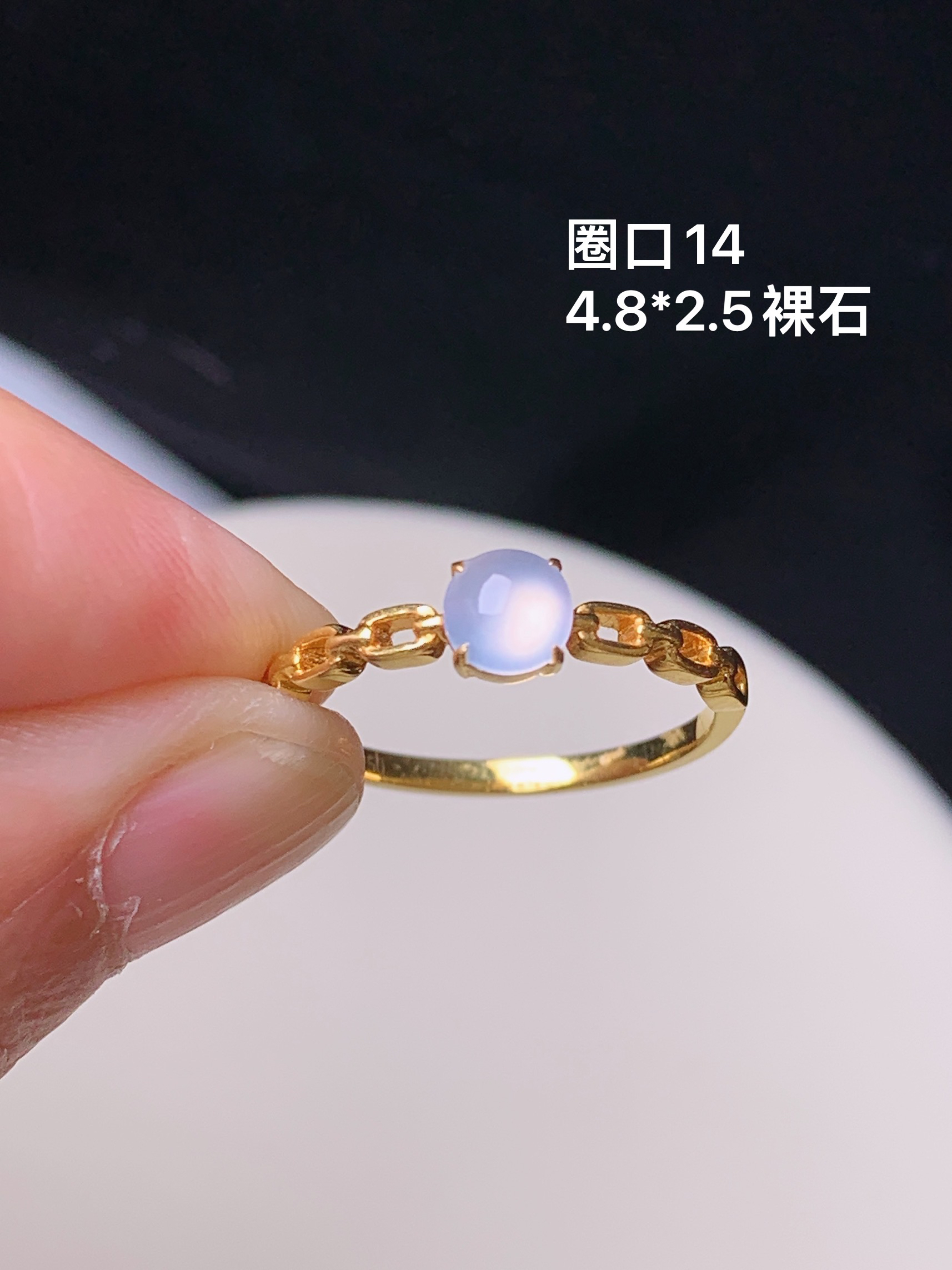 18k金镶嵌冰种蛋面戒指 玉质细腻 色泽艳丽清新 水润亮眼 圈口14 裸石尺寸4.8*2.5 m7