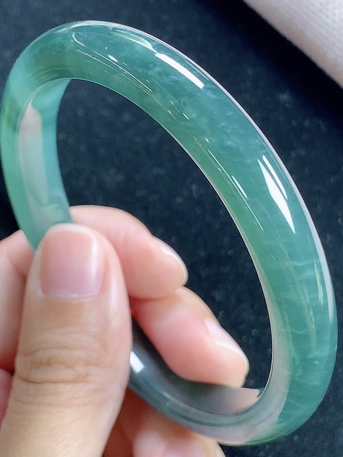 冰蓝水正圈手镯，无裂，尺寸60.5-9.8-7.2mm，D26cdg